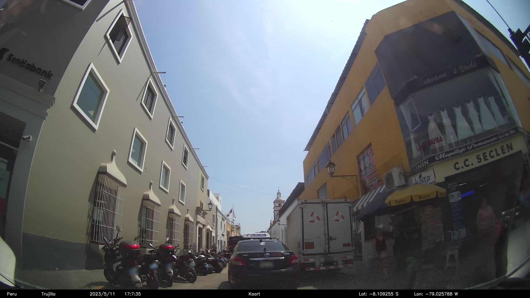 Street view near D'Martin, Trujillo