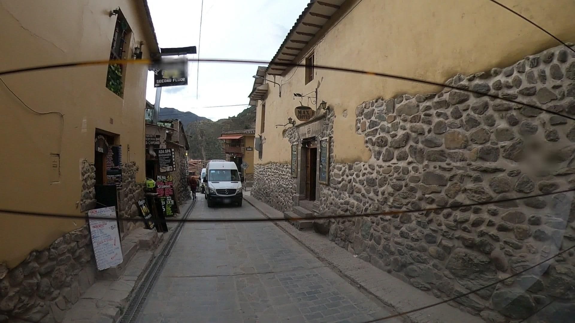 Street view near Hostal La Ñusta, Ollantaytambo — © jaderbavaresco (CC BY-SA · Mapillary)