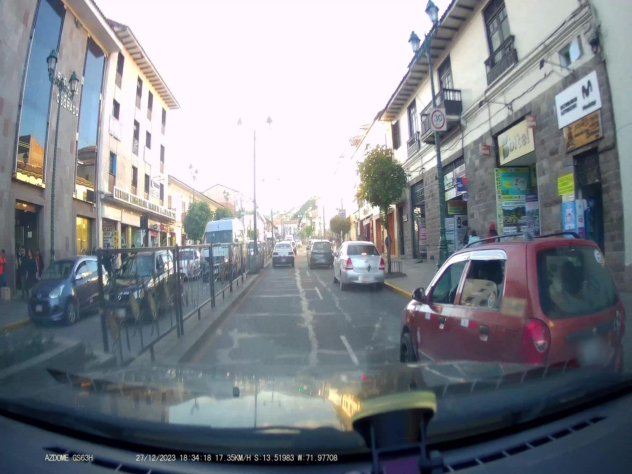 Street view near Tampu Hotel Boutique, Santiago