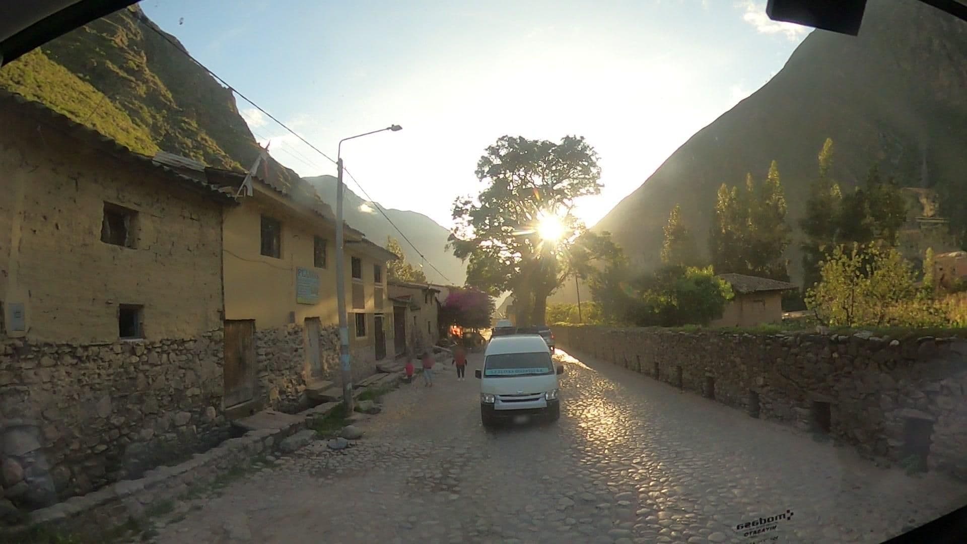 Street view near Casa Inka, Ollantaytambo — © jaderbavaresco (CC BY-SA · Mapillary)