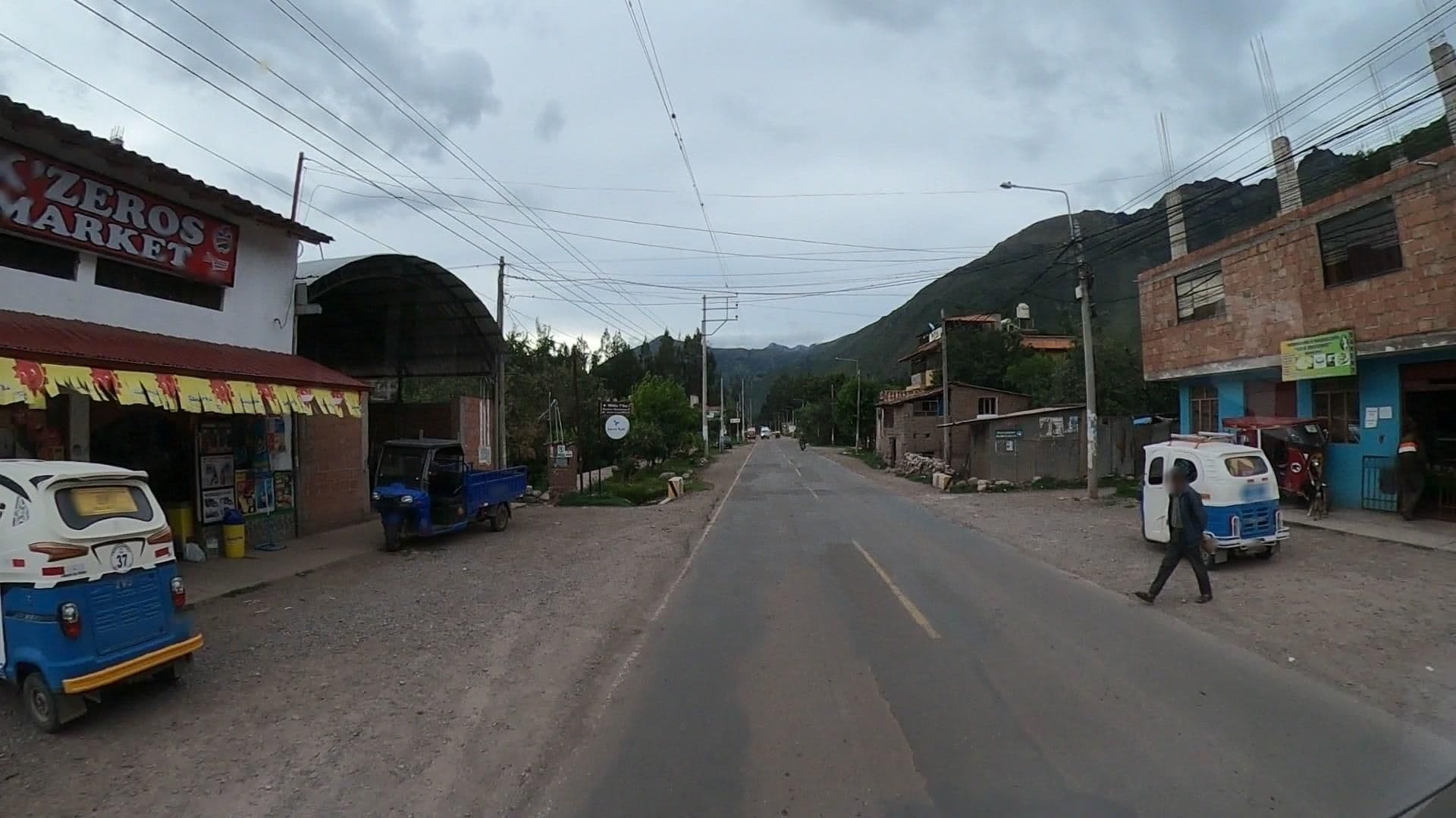 Street view near Kuychi Rumi, Urubamba
