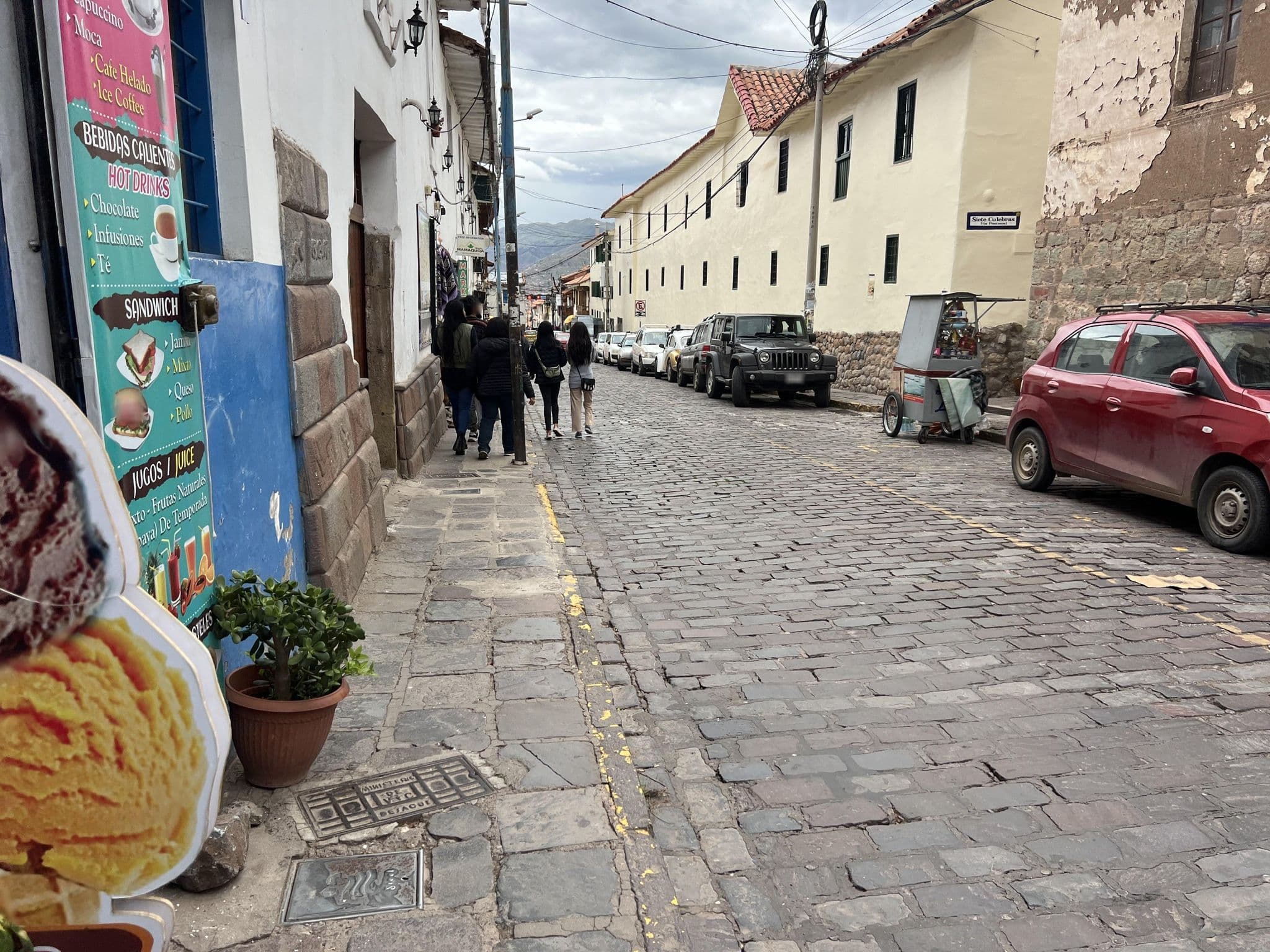 Street view near Arcangel Hotel, Wanchaq