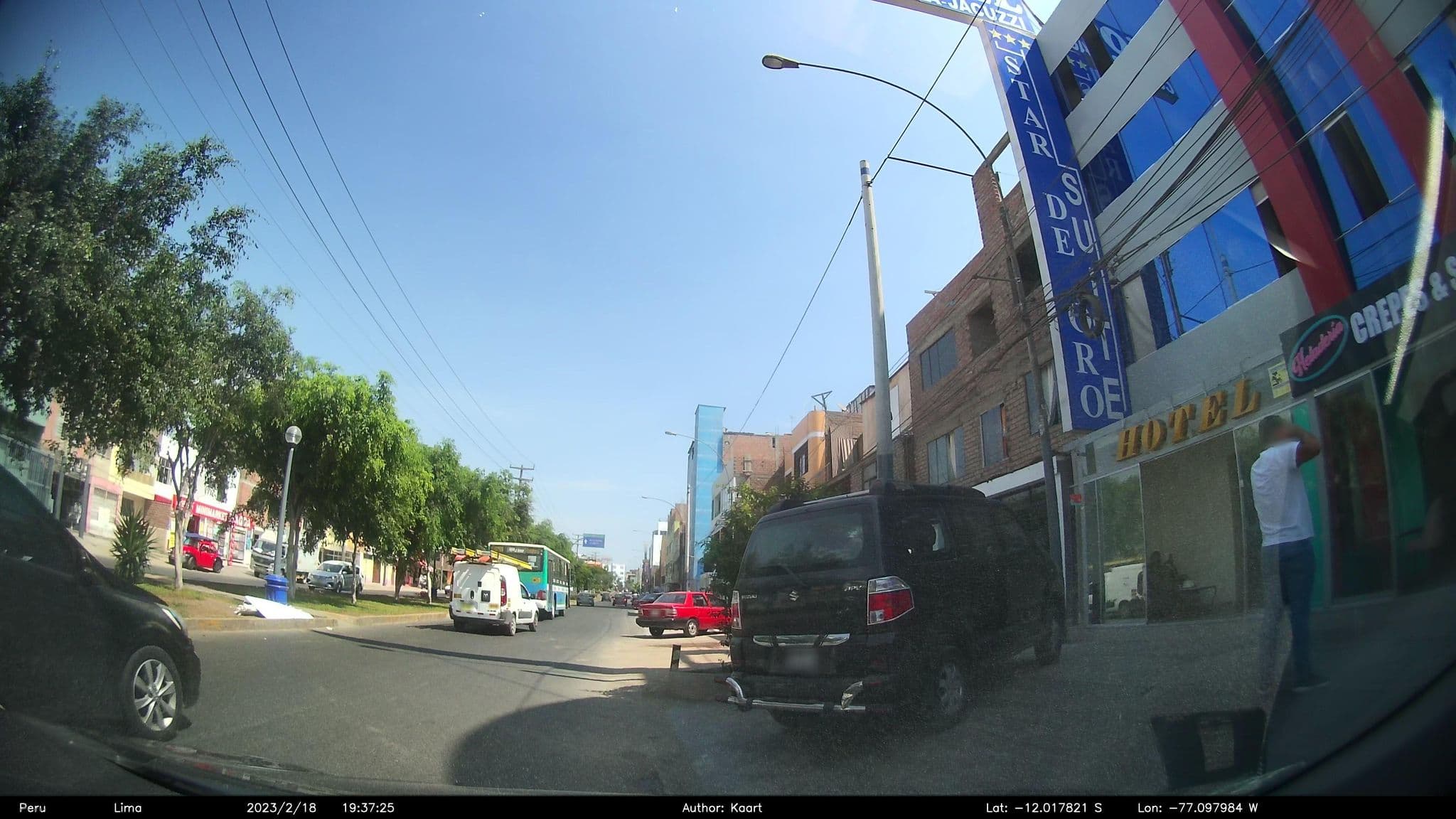 Street view near Hostal El Dorado, Carmen De La Legua Reynoso — © kaart_2 (CC BY-SA · Mapillary)