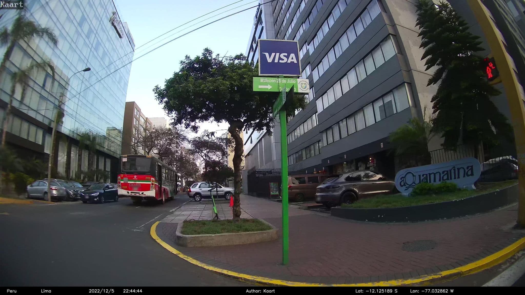 Street view near Radisson Hotel Decapolis, Miraflores