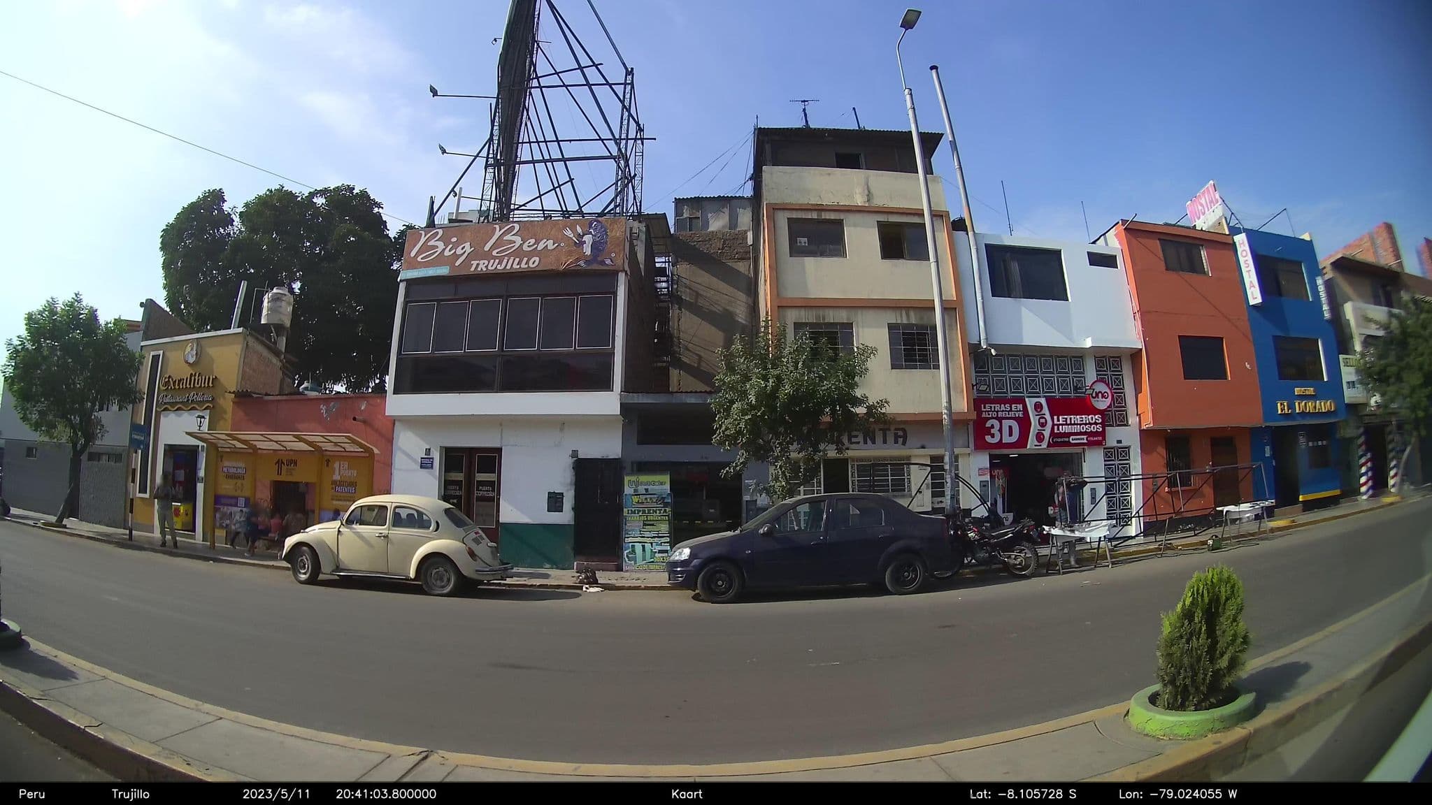 Street view near Hostal El Dorado, Trujillo