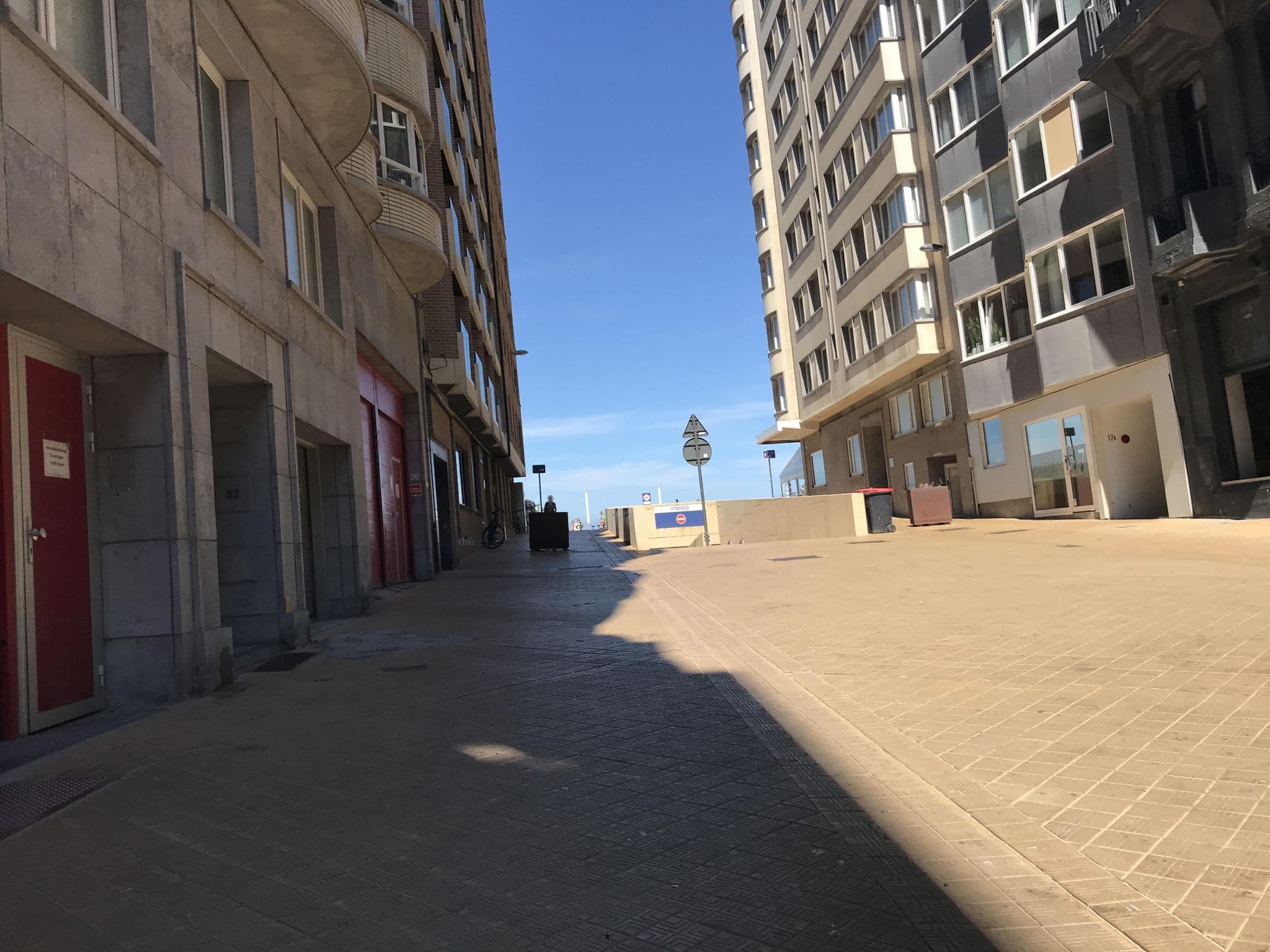 Street view near Upstairs hotel, Ostend — © miguel_andrade (CC BY-SA · Mapillary)