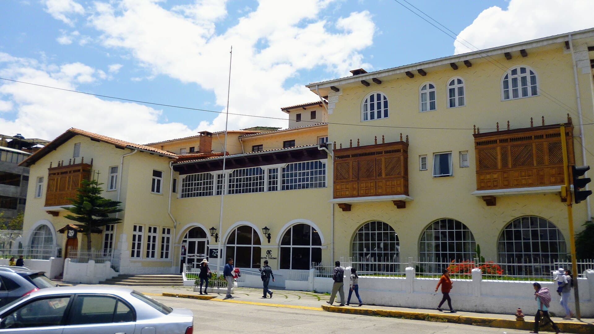 Hotel de Turistas de Huancayo (via Wikimedia Commons, CC BY-SA 4.0)