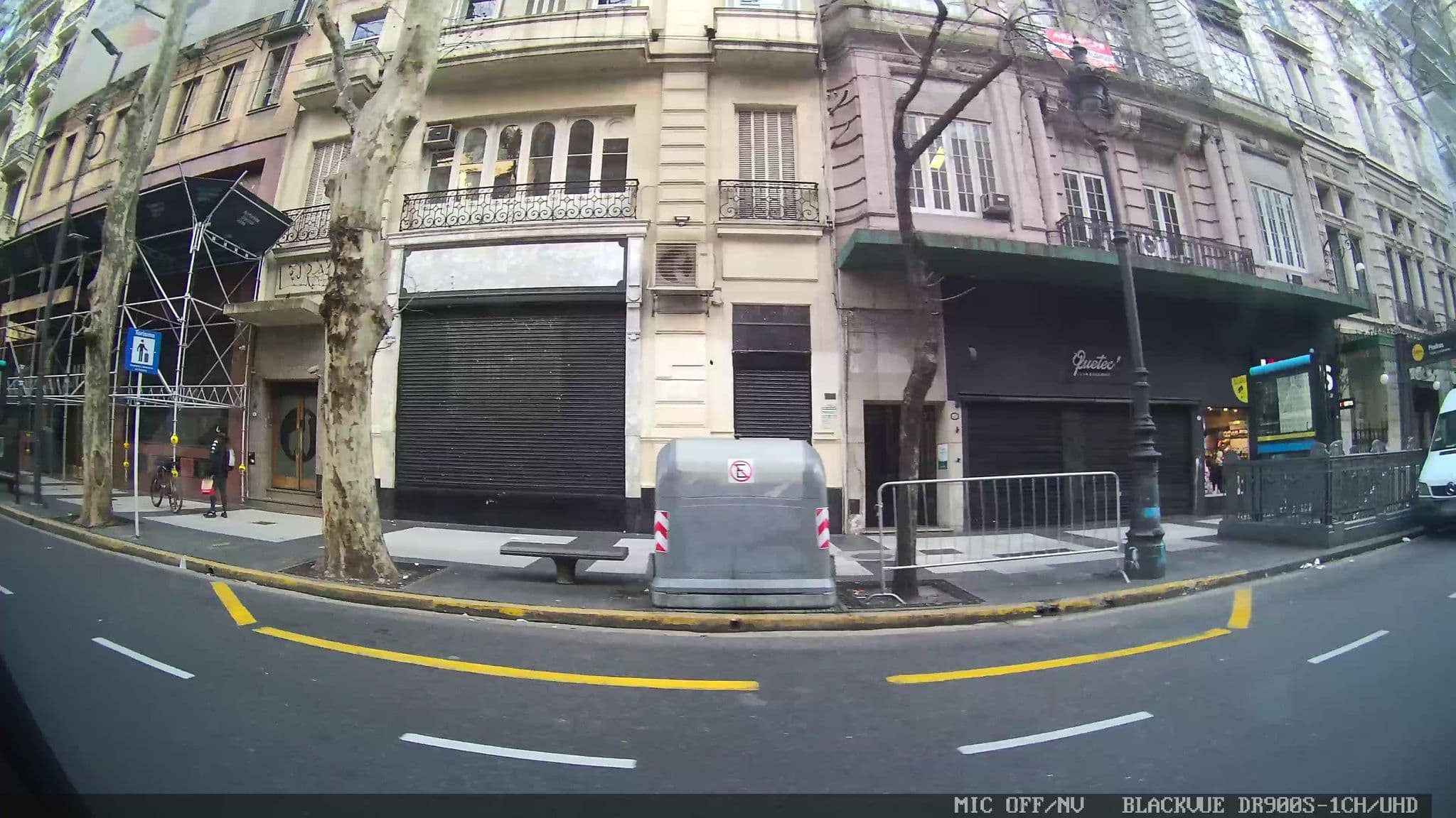 Street view near La Argentina Hotel, Buenos Aires — © kaart_3 (CC BY-SA · Mapillary)