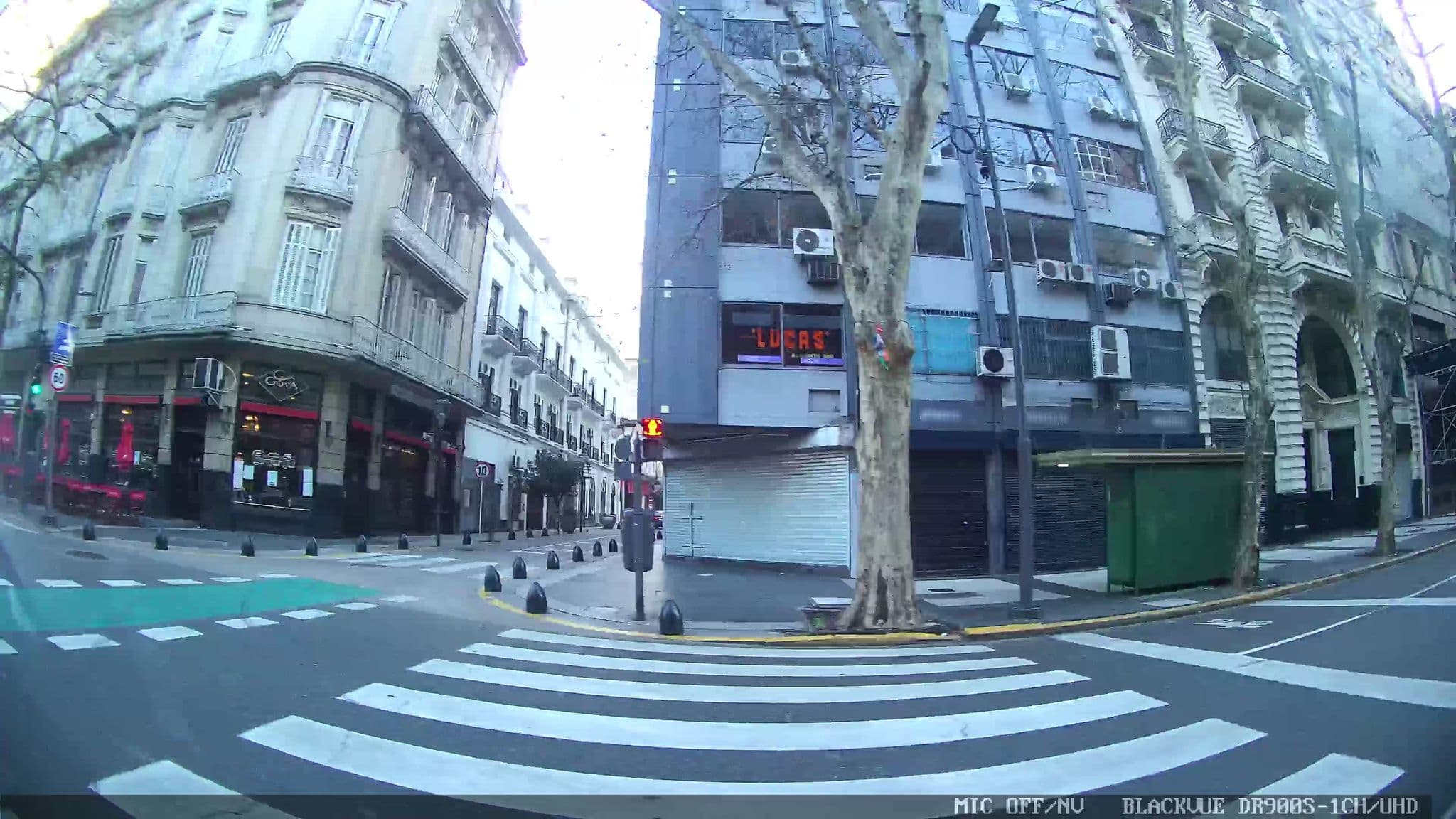Street view near Gran Hotel España, Buenos Aires