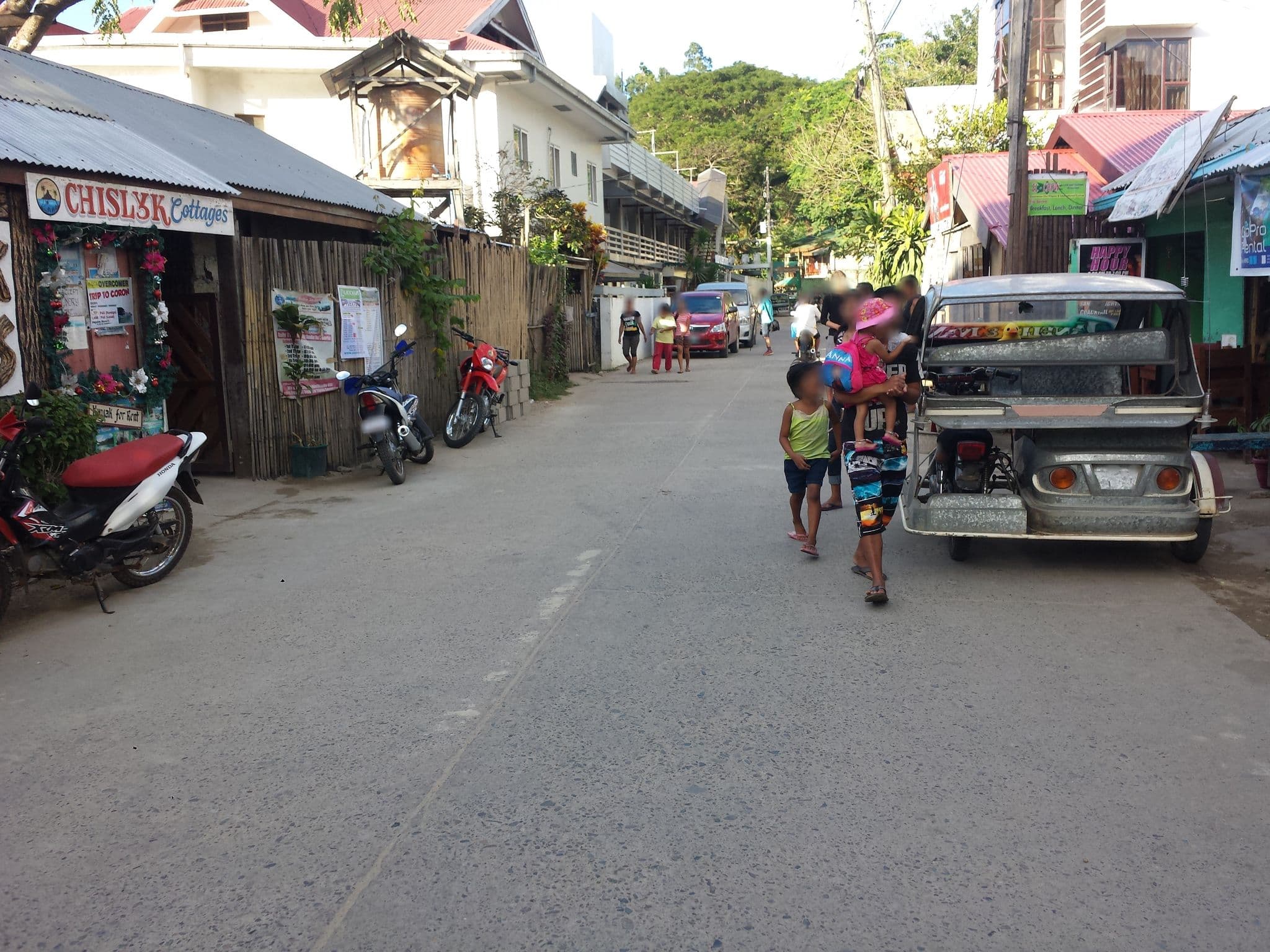 Street view near Chislyk Cottages, El Nido