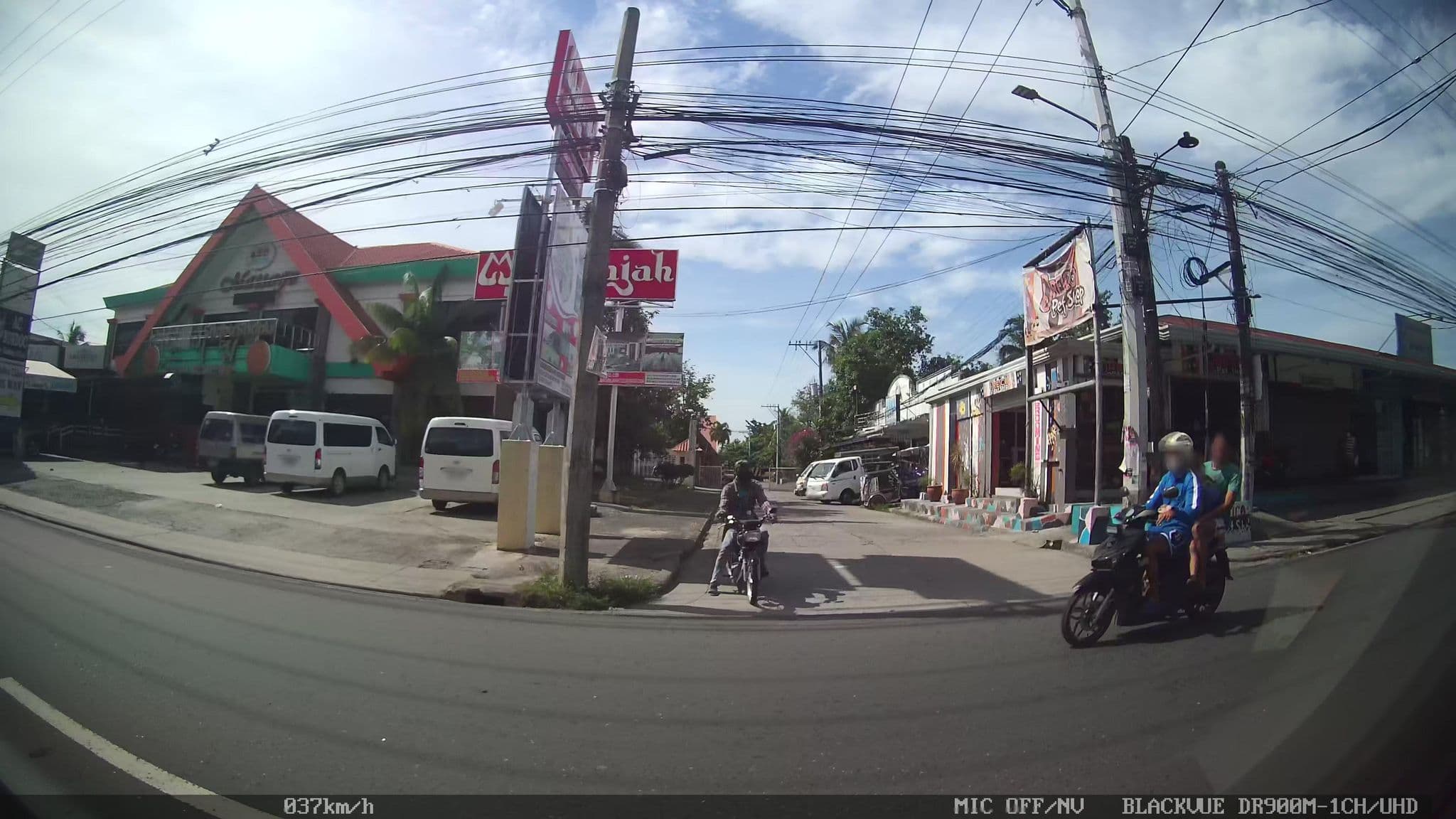 Street view near Majaraja Hotel, Santol — © kaart_2 (CC BY-SA · Mapillary)