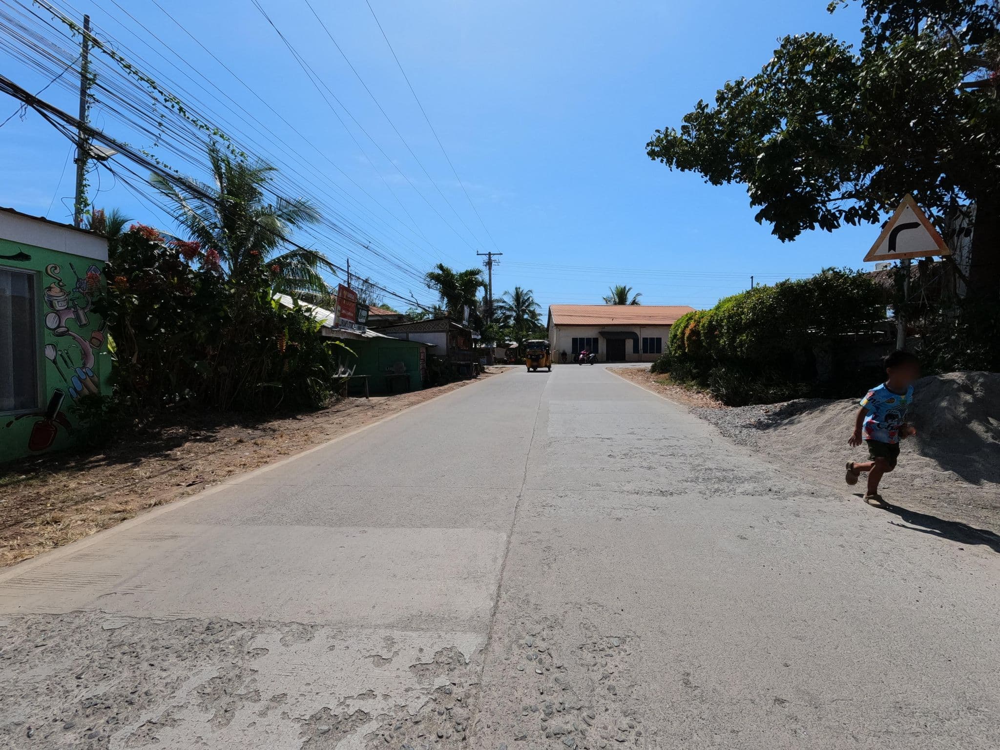 Street view near Dumagan Apartment, Tawala