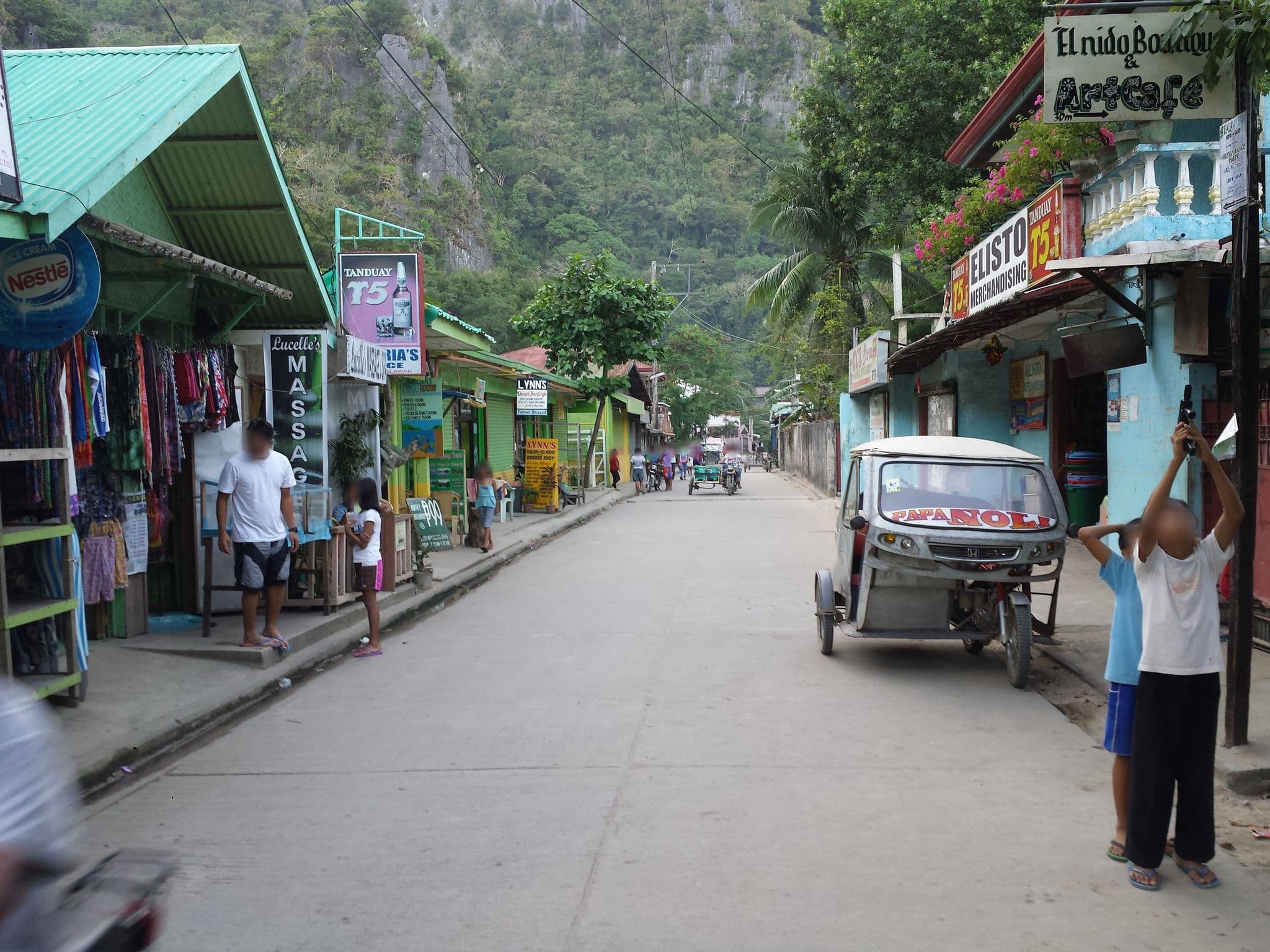 Street view near The Lorax Inn, El Nido