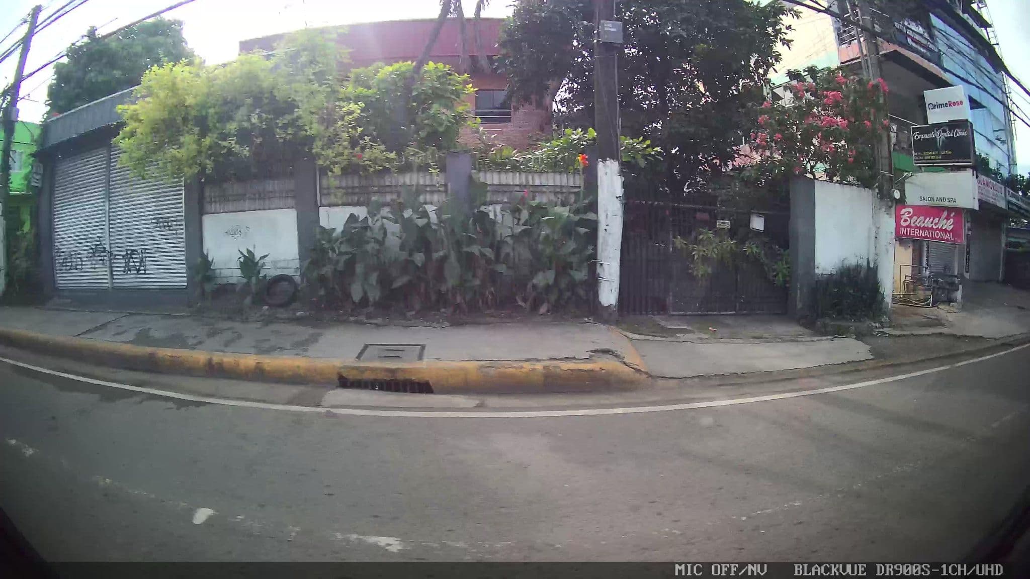 Street view near Chalet de Mactan, Lapu-Lapu City — © Kaart---RIGHT (CC BY-SA · Mapillary)