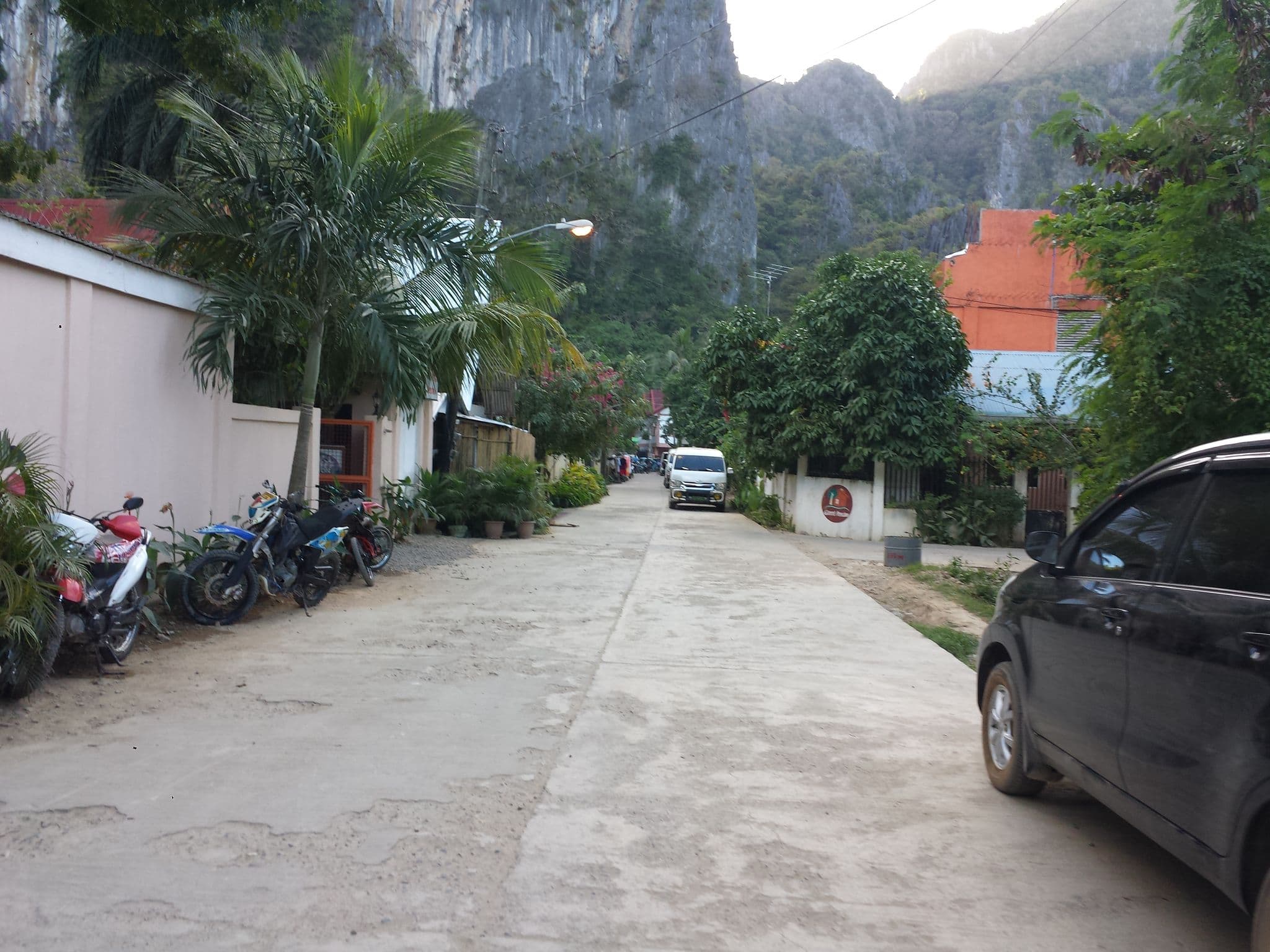Street view near Bill Tourist Inn, El Nido