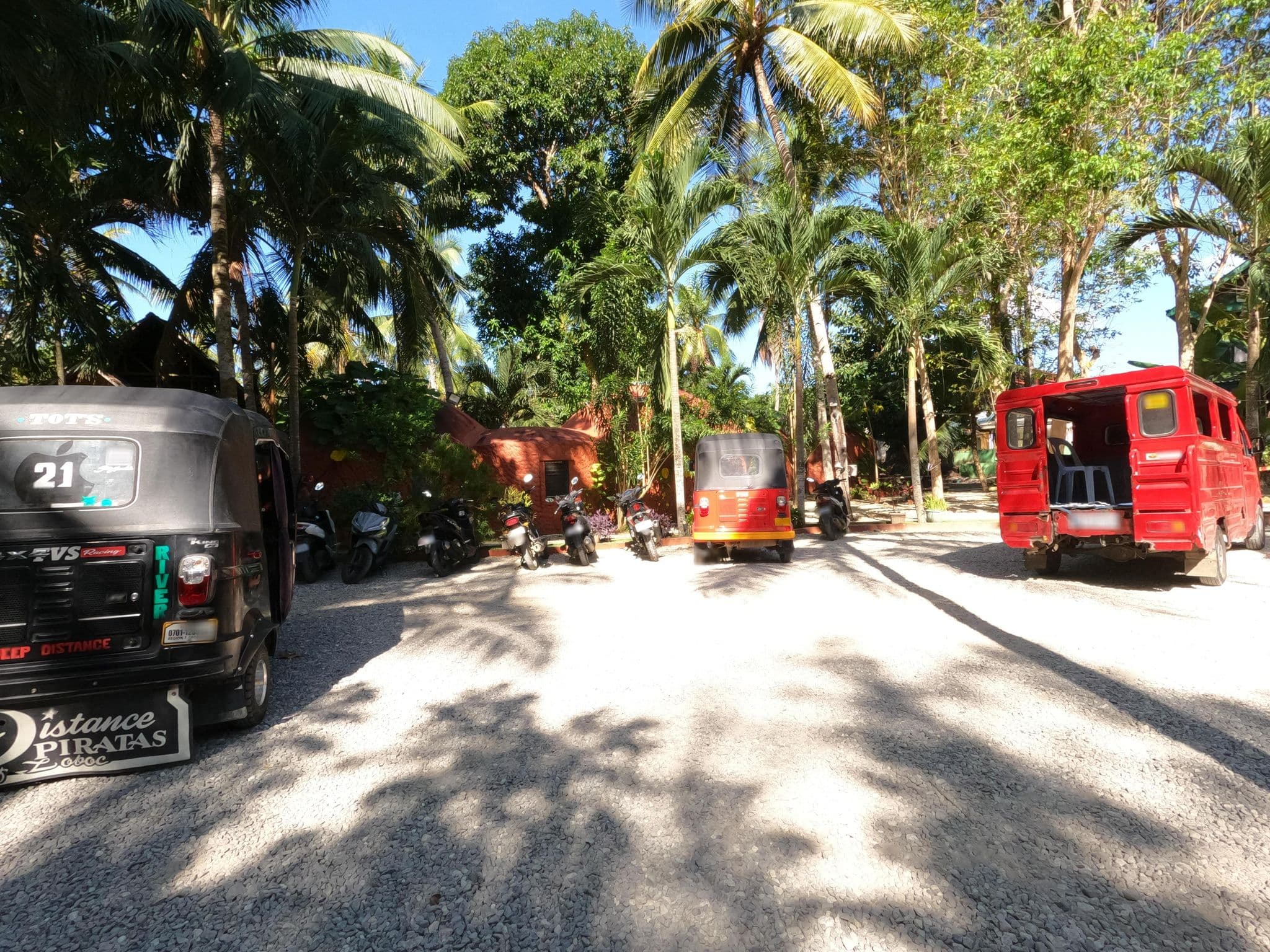 Street view near Chocolate Hill Resort, Tawala