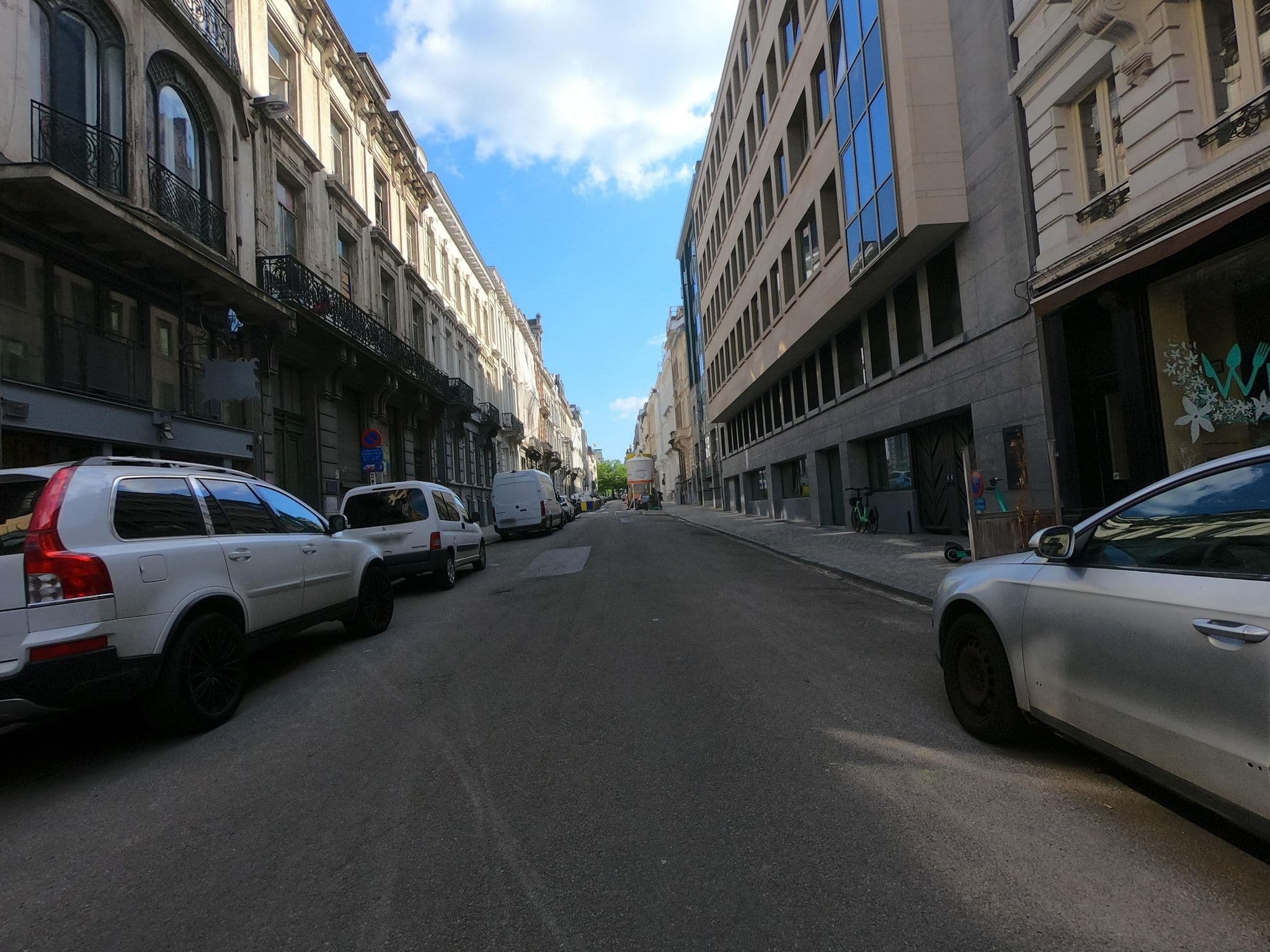 Street view near King Upkot, Saint-Josse-ten-Noode — © thierry1030 (CC BY-SA · Mapillary)