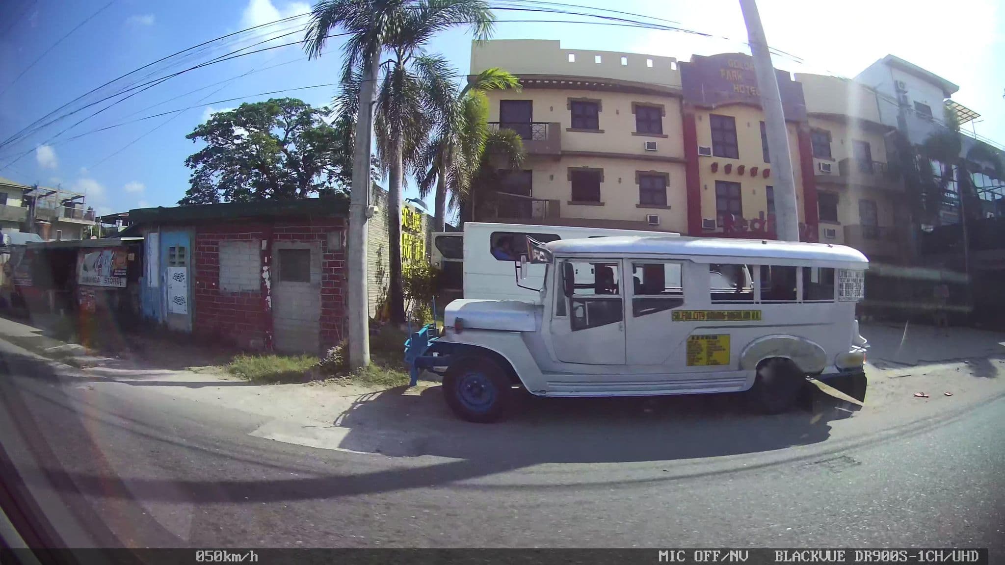 Street view near Golden Park Inn Hotel, Paringao — © Kaart---RIGHT (CC BY-SA · Mapillary)