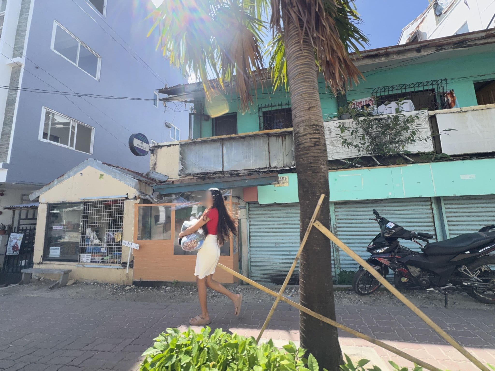 Street view near Box and ladders, Balabag — © filipb (CC BY-SA · Mapillary)