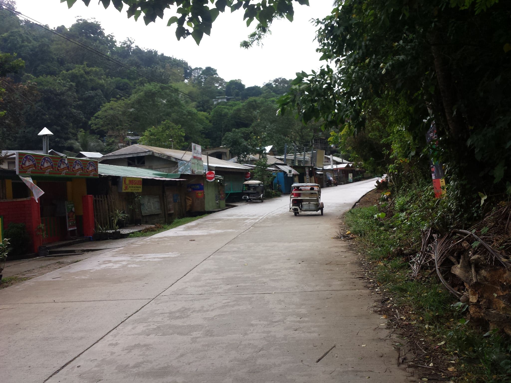 Street view near Lualhati garden cottage, El Nido