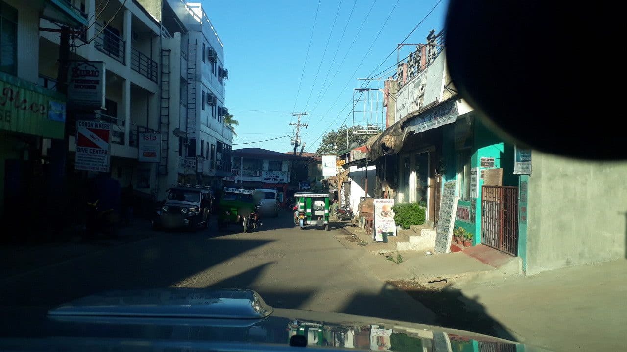 Street view near Mommitas, Coron