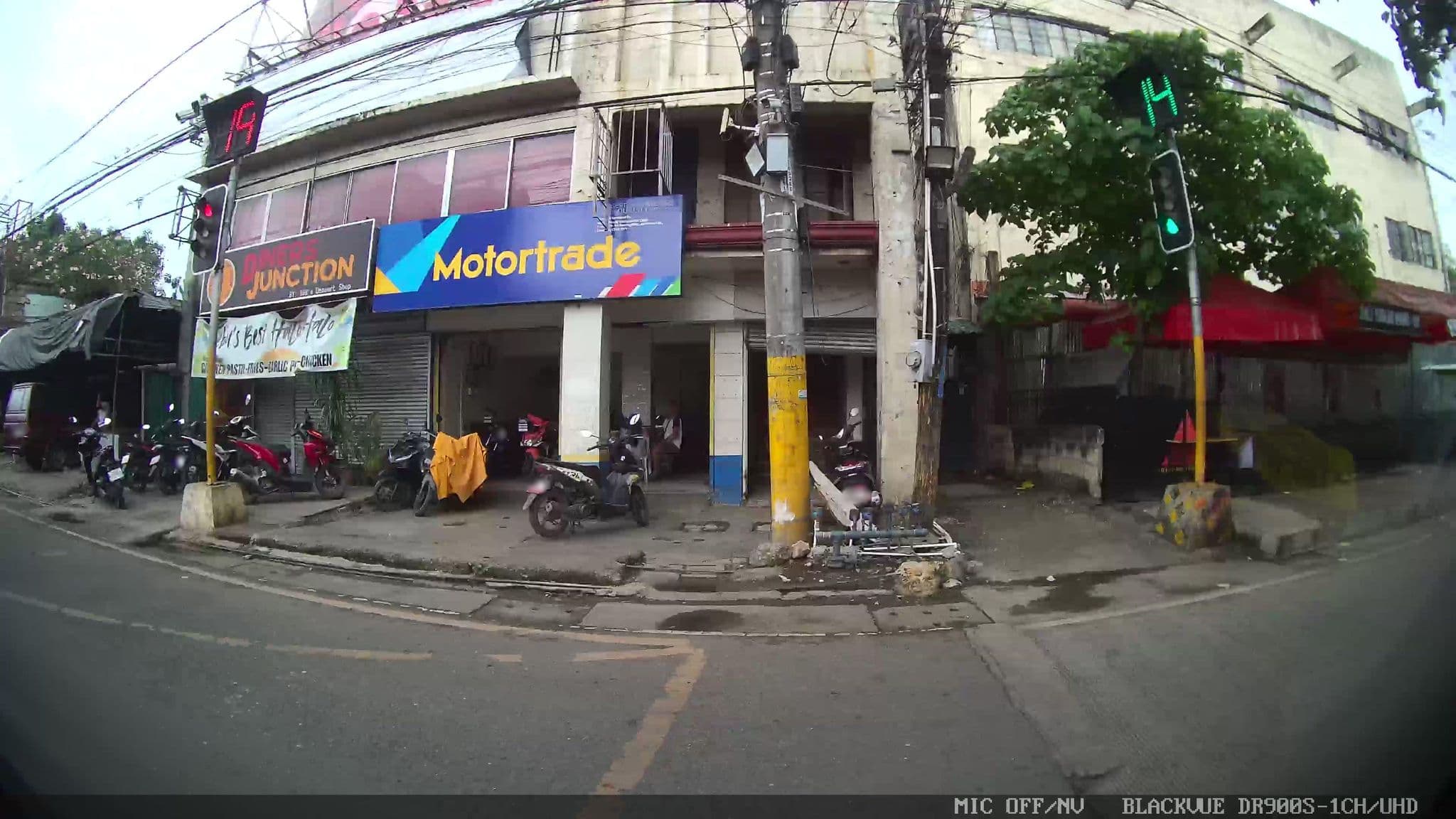 Street view near Marvie's Pension House, Adlaon — © Kaart---LEFT (CC BY-SA · Mapillary)