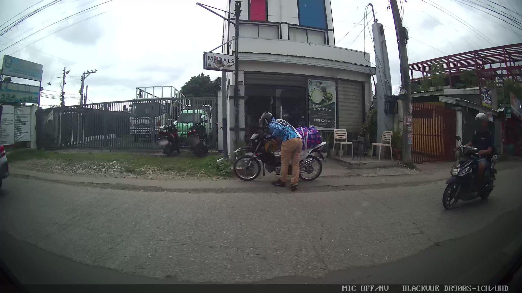 Street view near Murals Hostel & Cafe, Lapu-Lapu City — © Kaart---RIGHT (CC BY-SA · Mapillary)