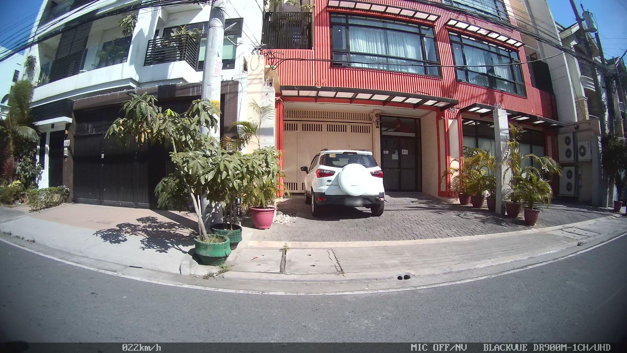 Street view near Lola’s house, Bel Air — © kaart_4 (CC BY-SA · Mapillary)