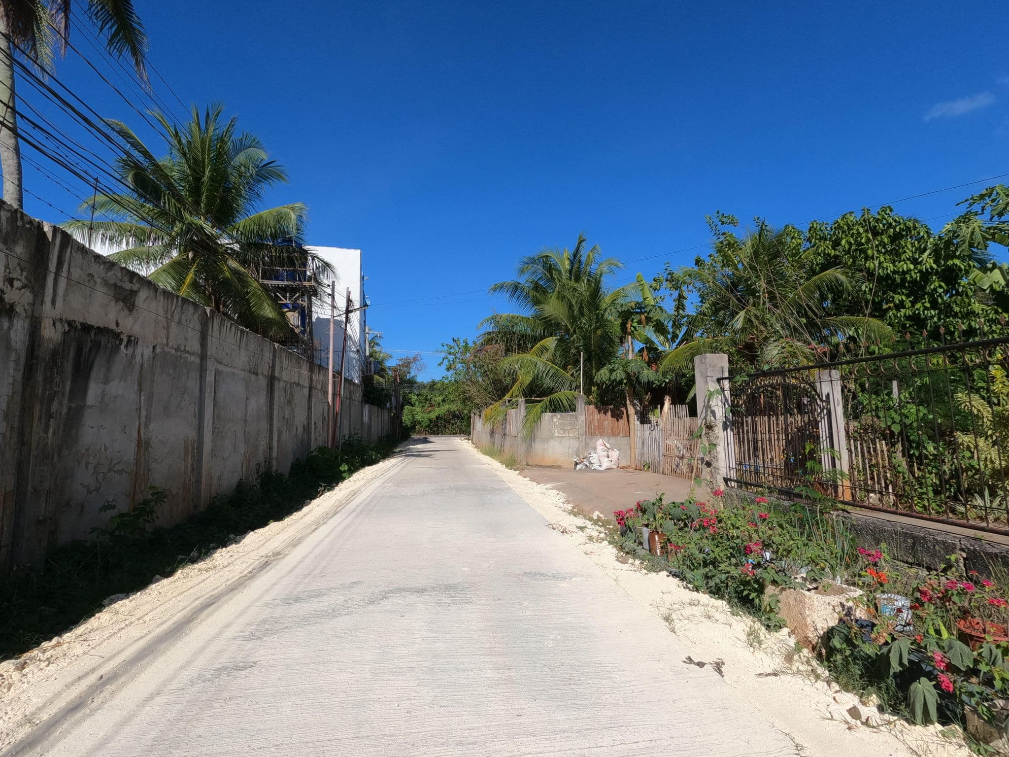 Street view near Ramede, Tawala