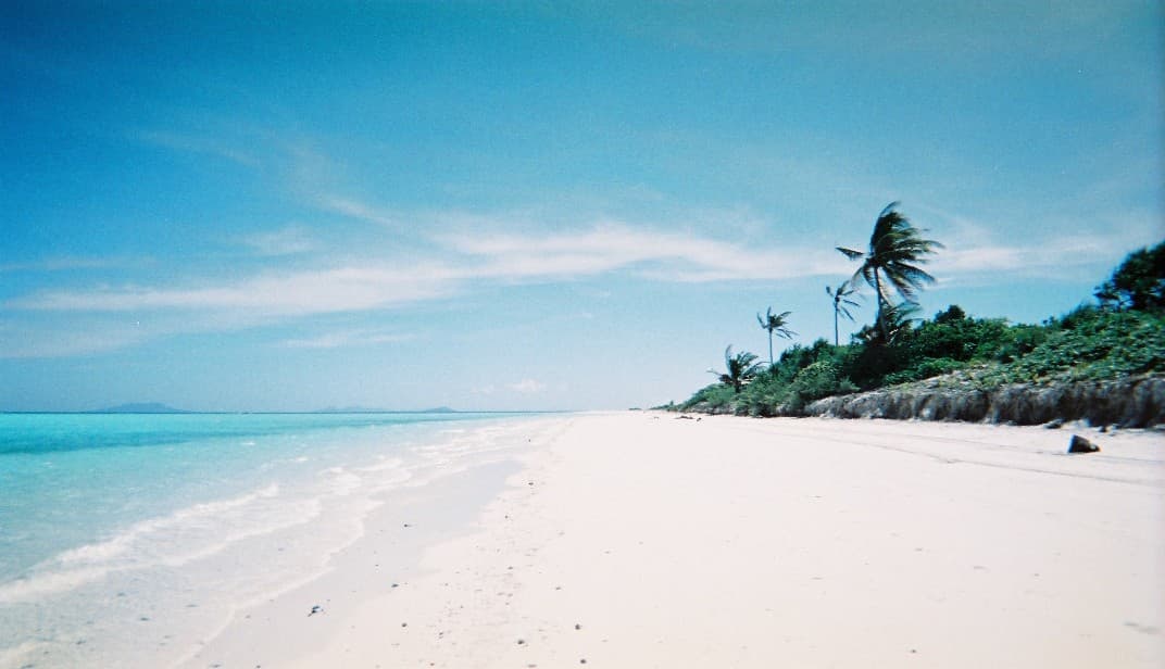 Amanpulo (via Wikimedia Commons, CC BY-SA 3.0)