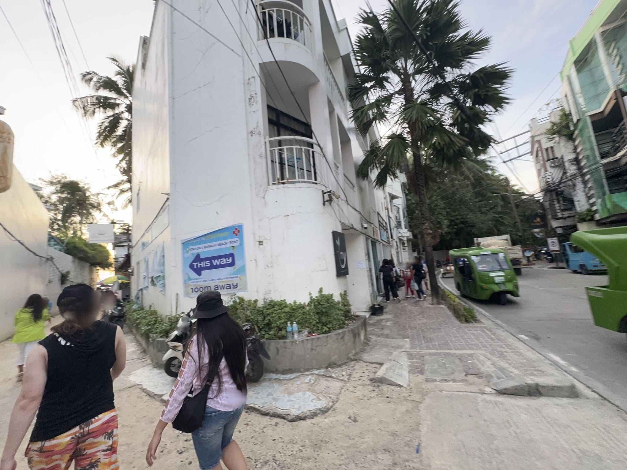 Street view near Boracay Tourist Inn, Balabag — © filipb (CC BY-SA · Mapillary)