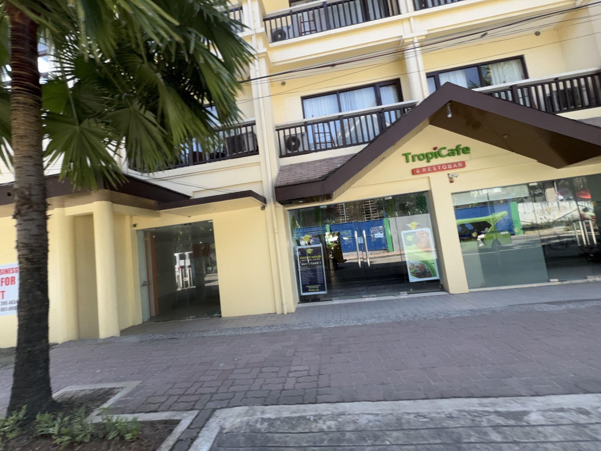 Street view near Boracay Tropics, Yapak