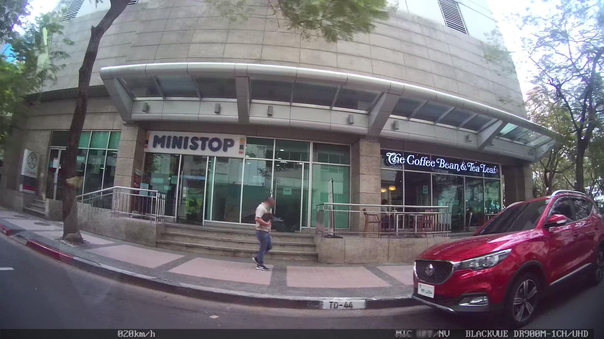 Street view near Four Seasons, Bel Air — © kaart_4 (CC BY-SA · Mapillary)