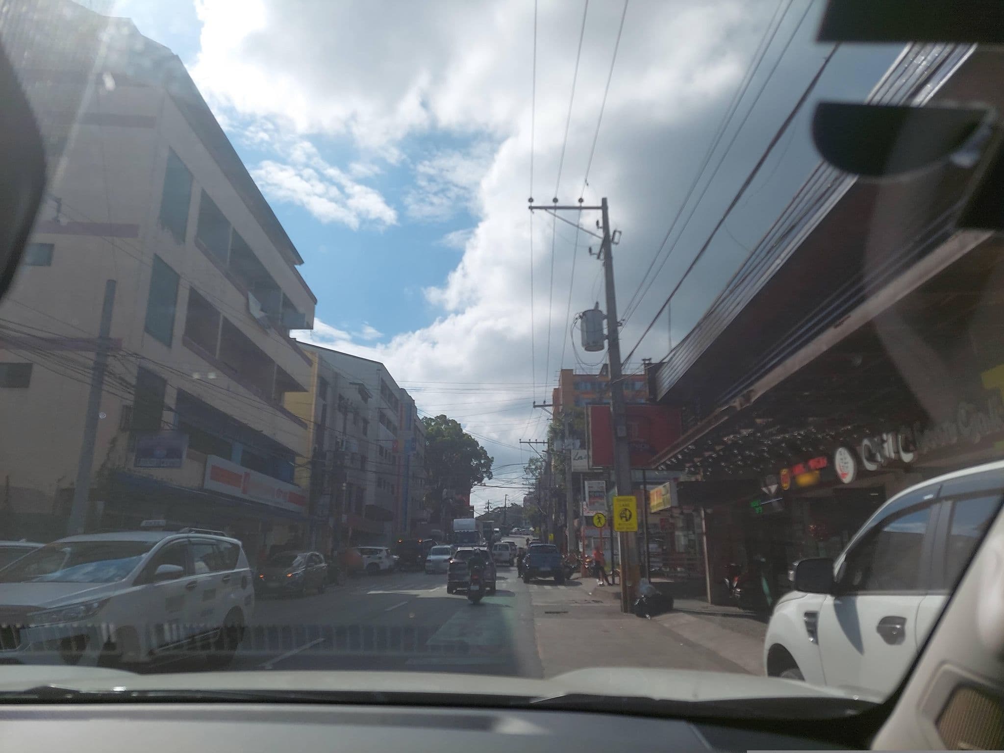 Street view near Lindi Hotel, Baguio