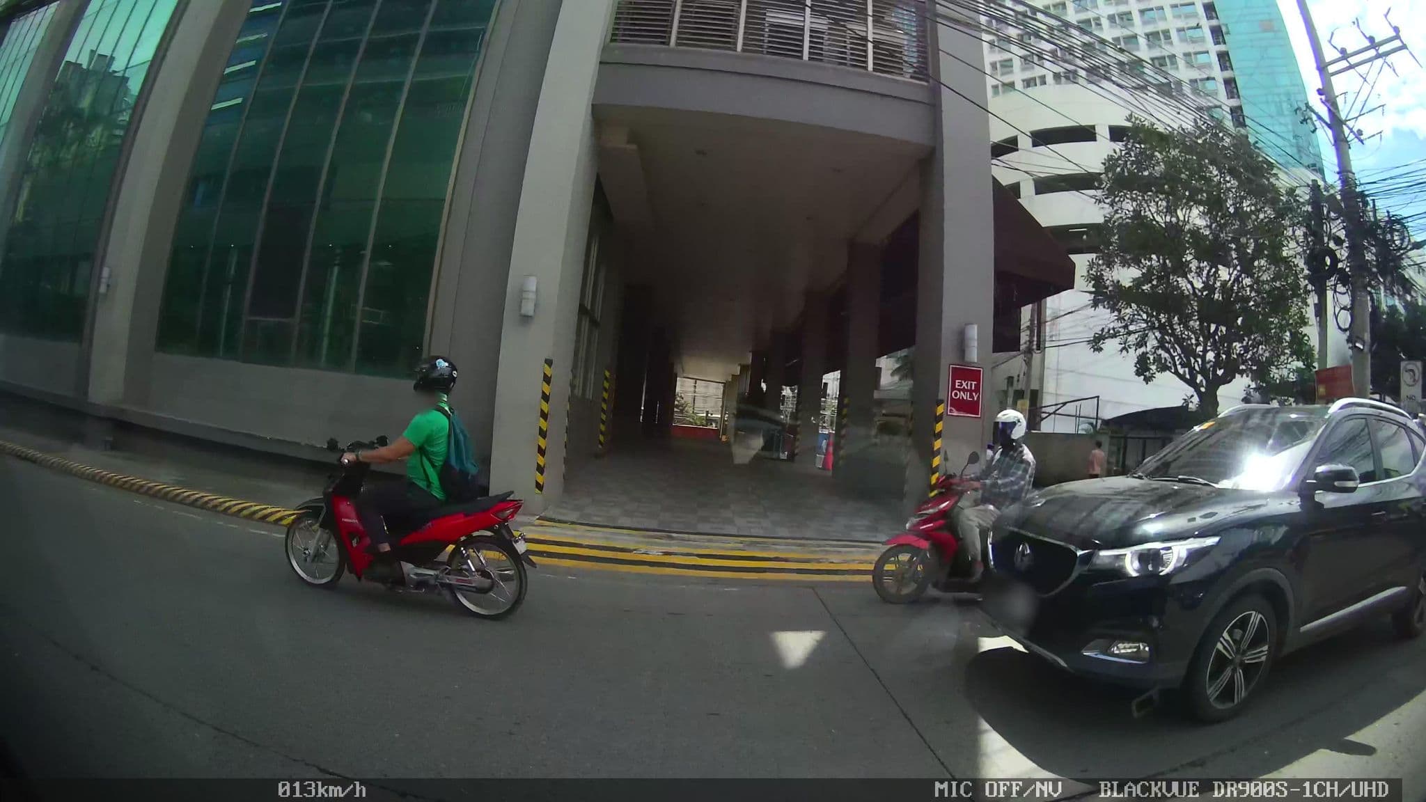 Street view near Mandarin Plaza Hotel, Cebu City — © Kaart---RIGHT (CC BY-SA · Mapillary)