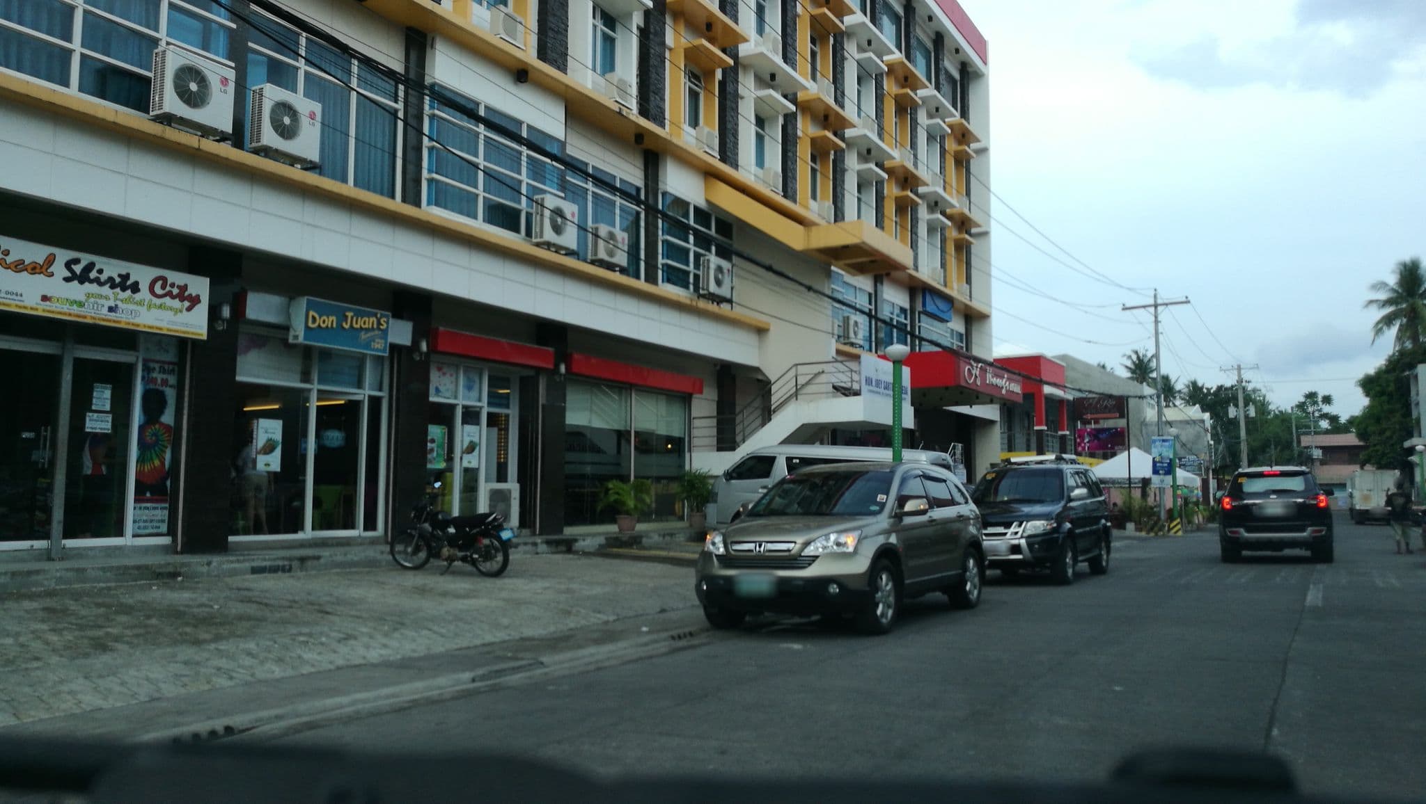 Street view near Ninong's Hotel, Legaspi — © badiiiiiit (CC BY-SA · Mapillary)