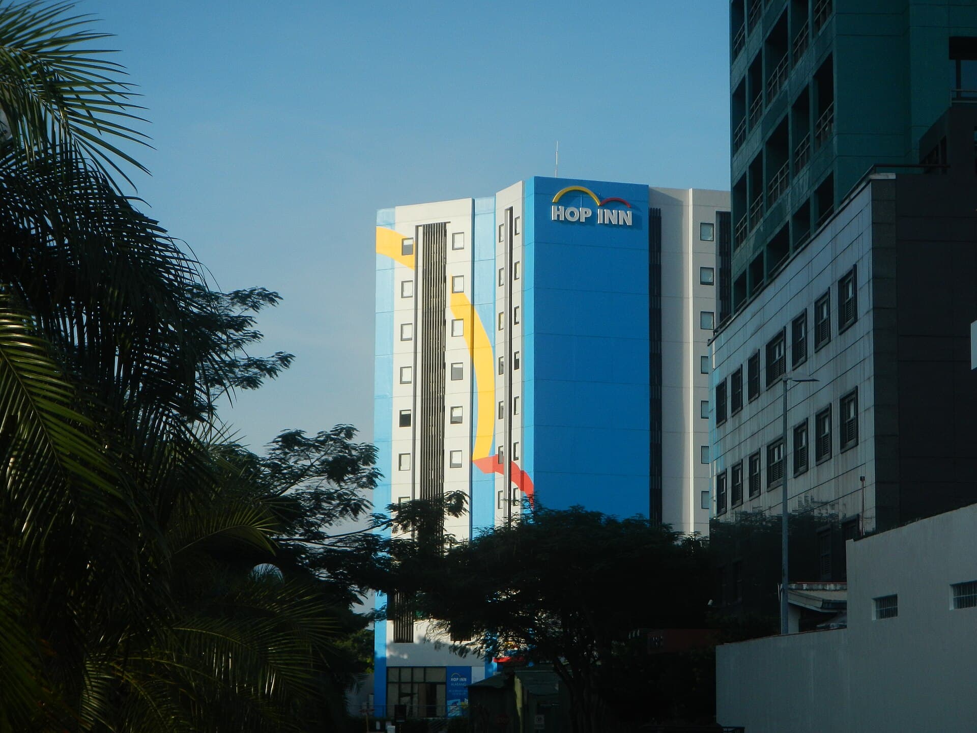Hop Inn Alabang (via Wikimedia Commons, CC0)