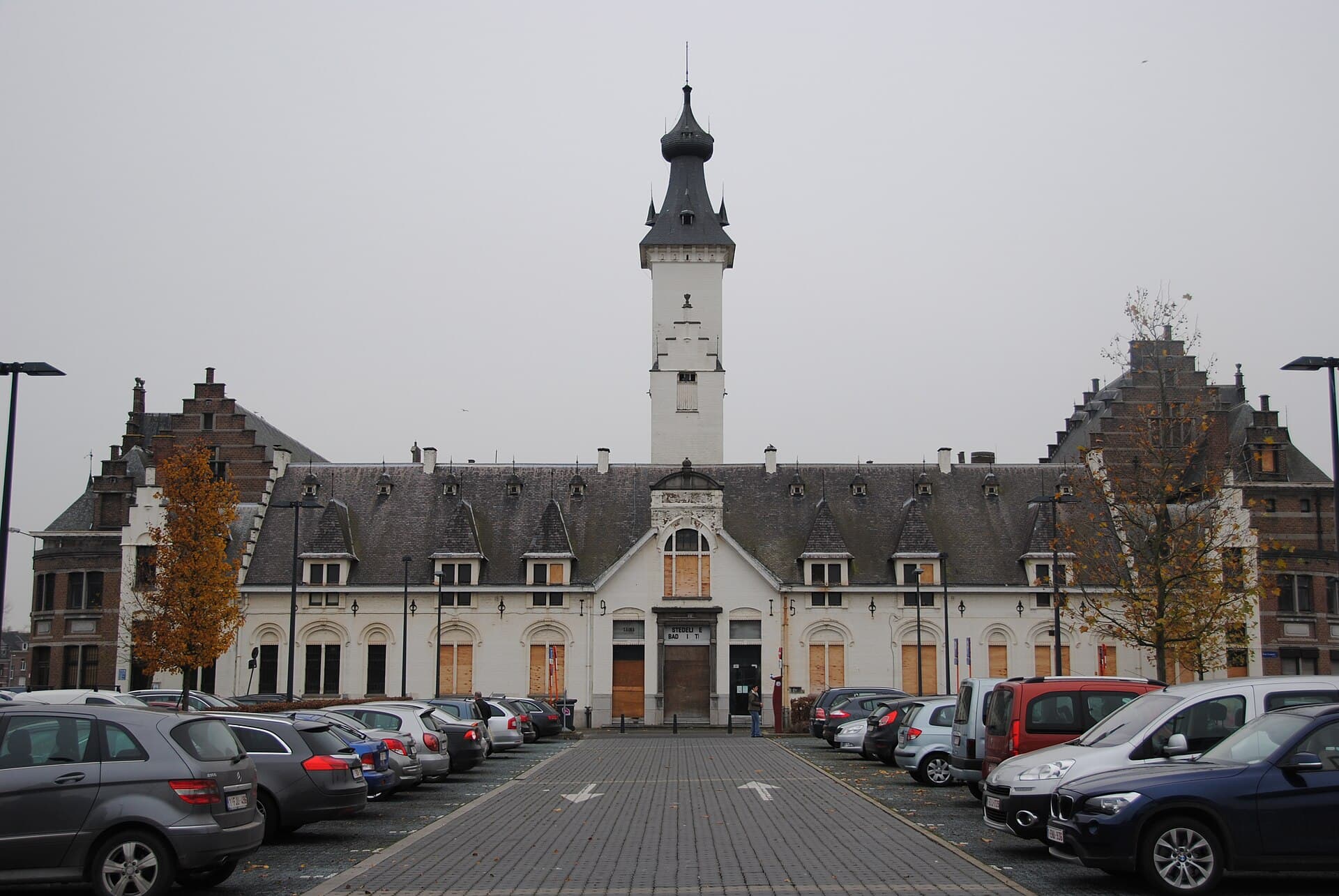 Van der Valk Hotel Mechelen (via Wikimedia Commons, CC BY-SA 3.0)