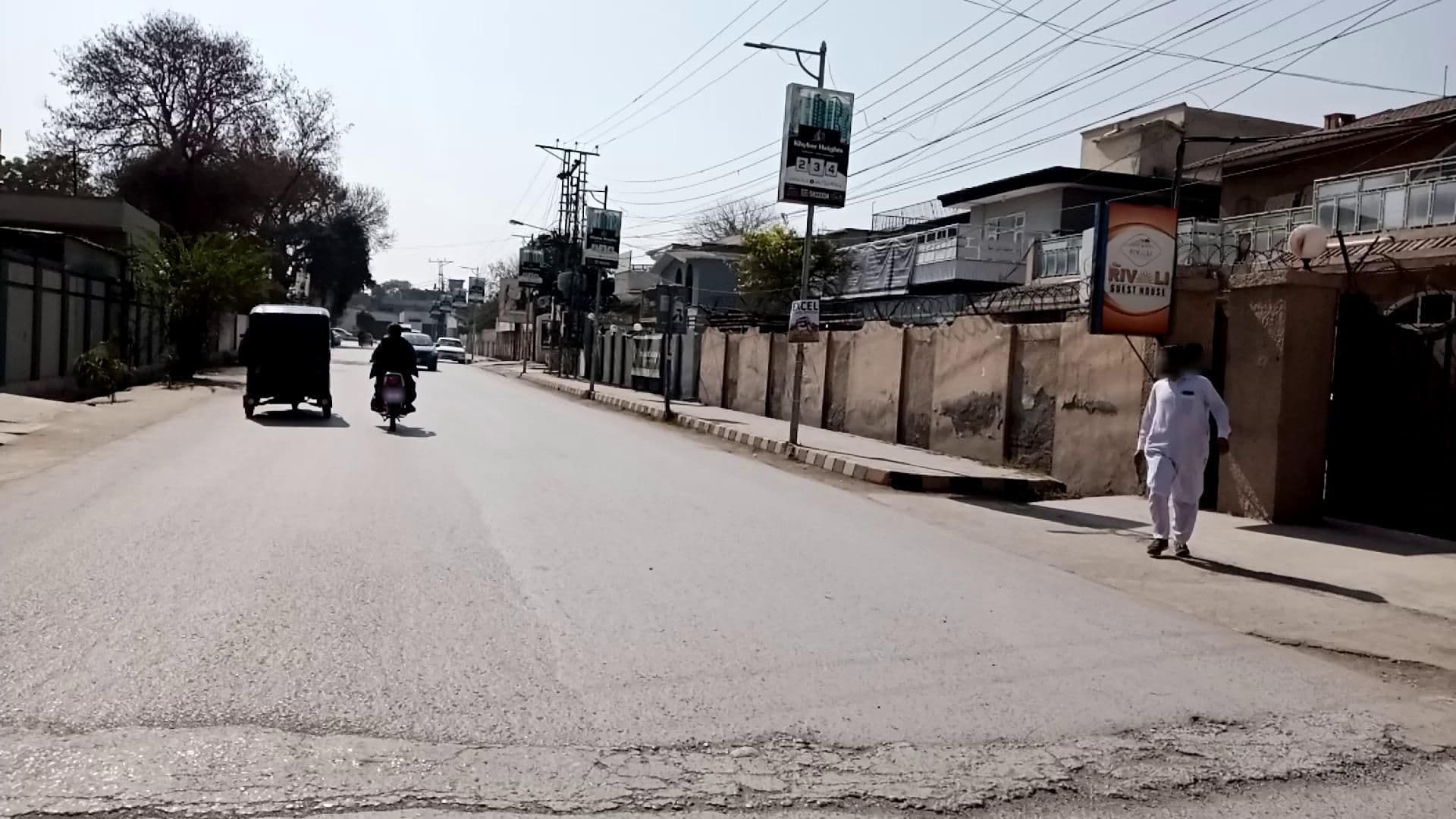 Street view near Revoli Guest House, Peshawar — © RobinGoix (CC BY-SA · Mapillary)
