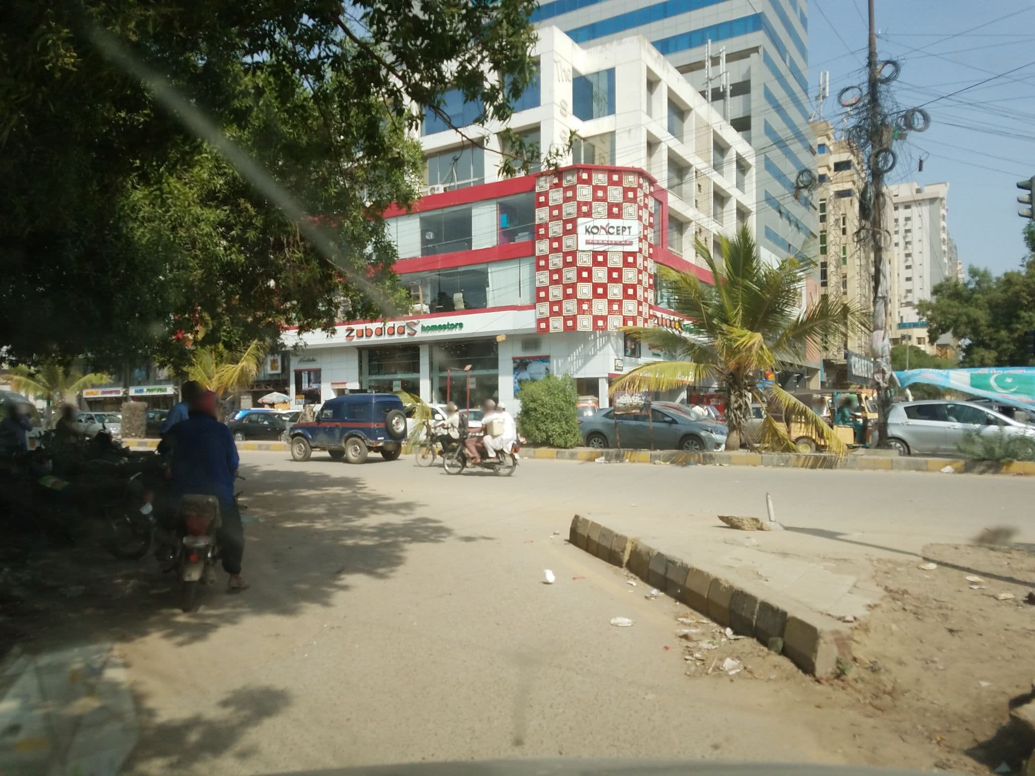 Street view near Society Tea, Pakistan Employees Cooperative Housing Society