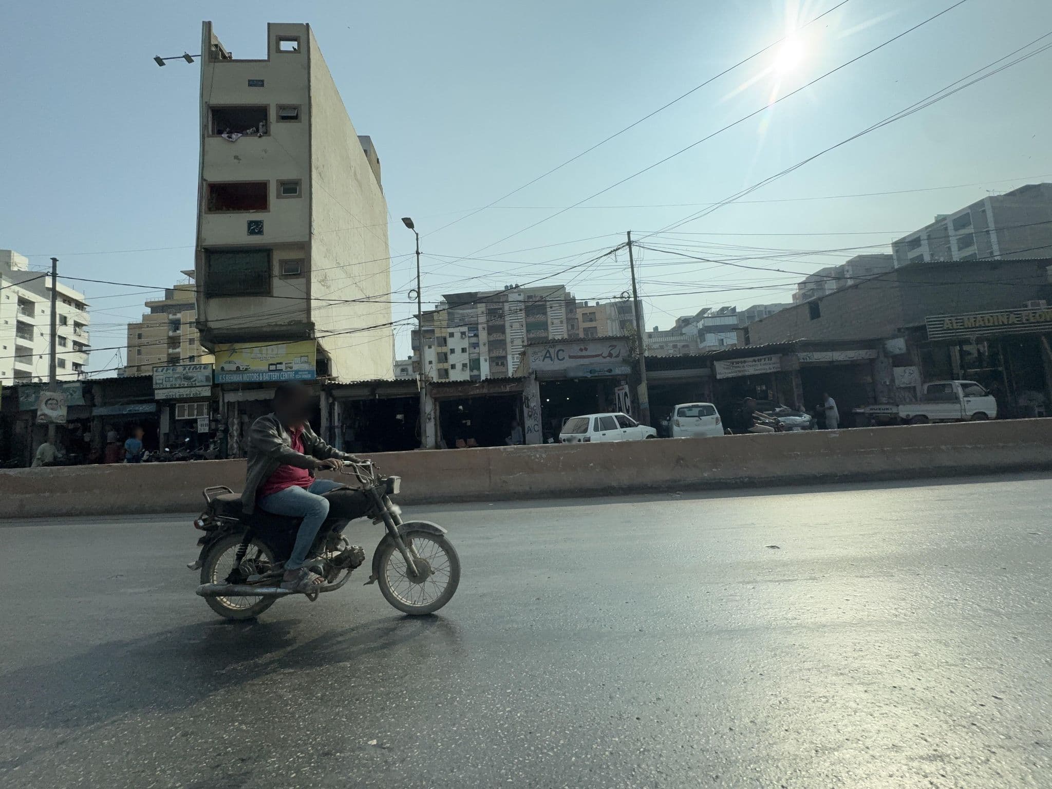 Street view near Khawaja Ghareeb Nawaz Hotel, Karachi