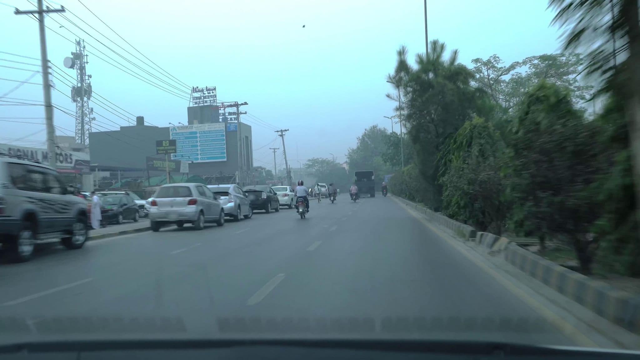 Street view near Shalimar Hostel, Model Town — © cut (CC BY-SA · Mapillary)