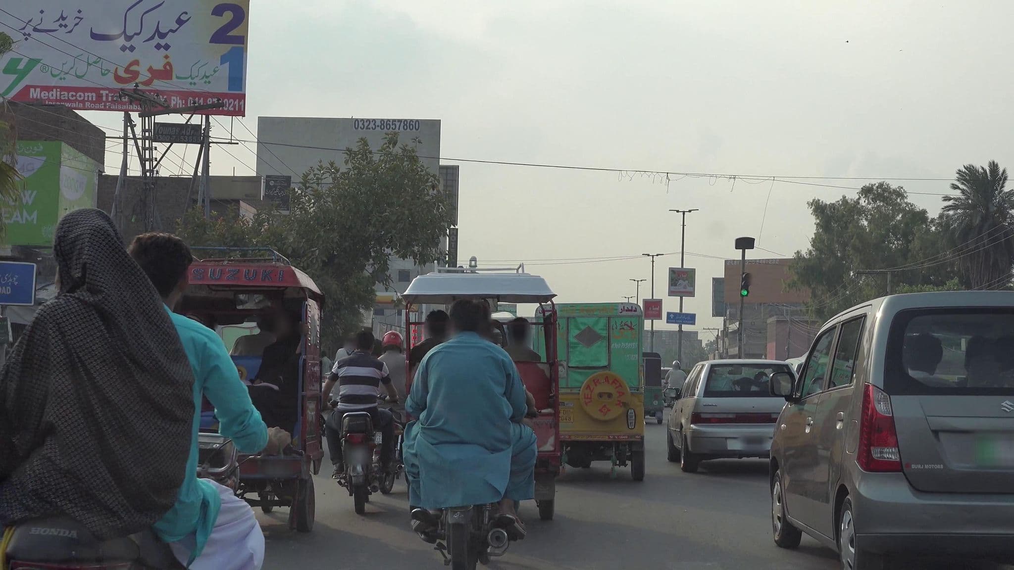 Street view near Lord's Inn, Faisalabad — © cut (CC BY-SA · Mapillary)