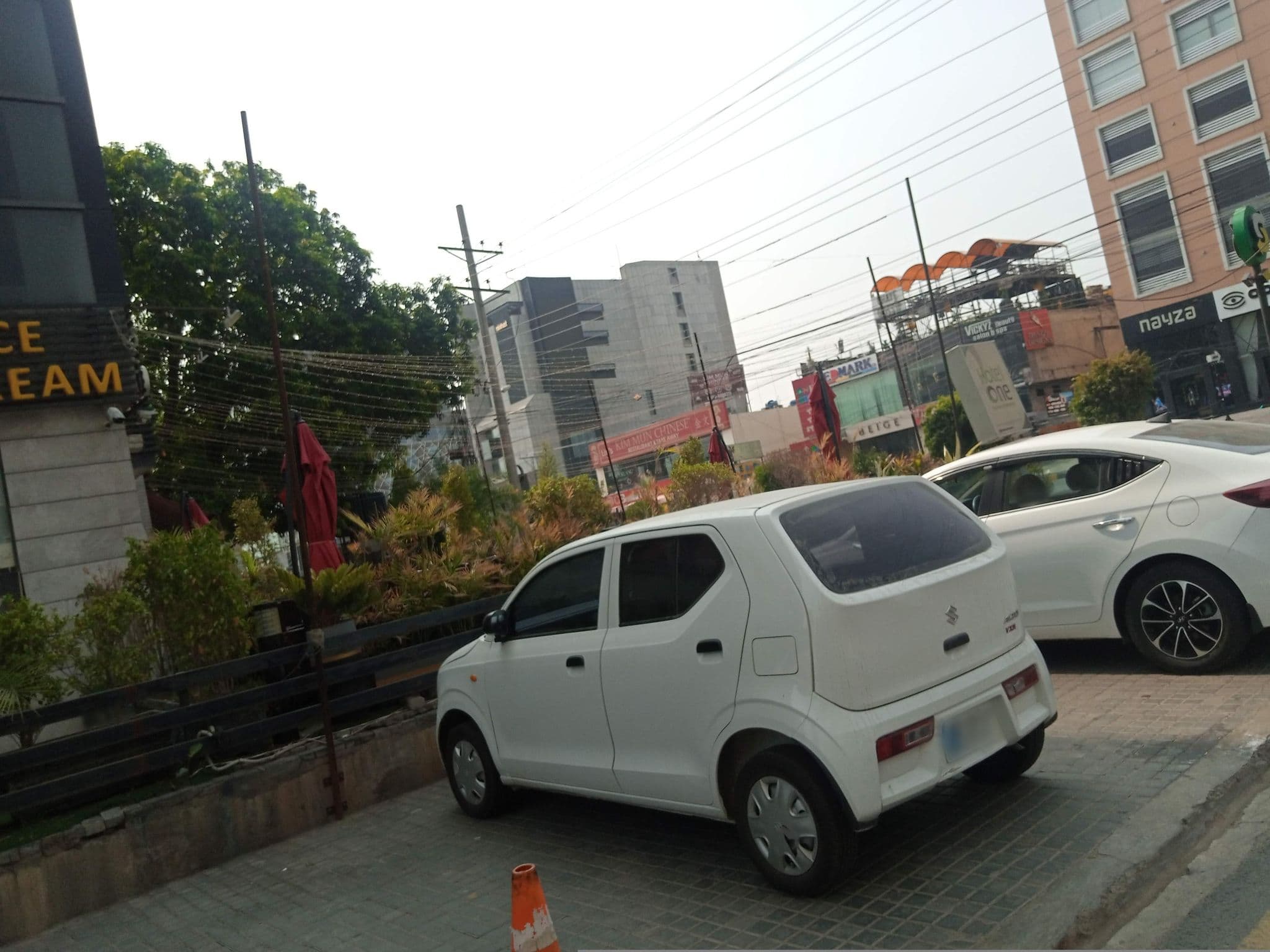 Street view near Hotel One, Model Town — © awais123 (CC BY-SA · Mapillary)