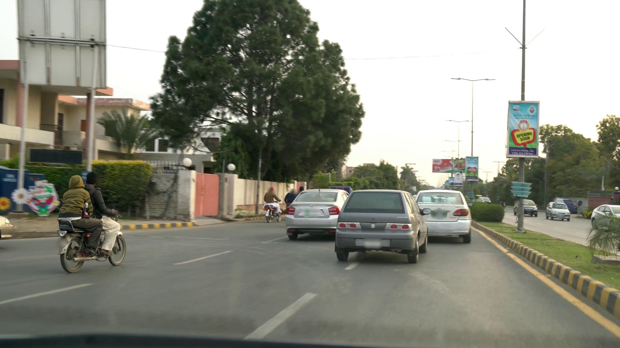Street view near Heaven Hotel, Model Town — © cut (CC BY-SA · Mapillary)