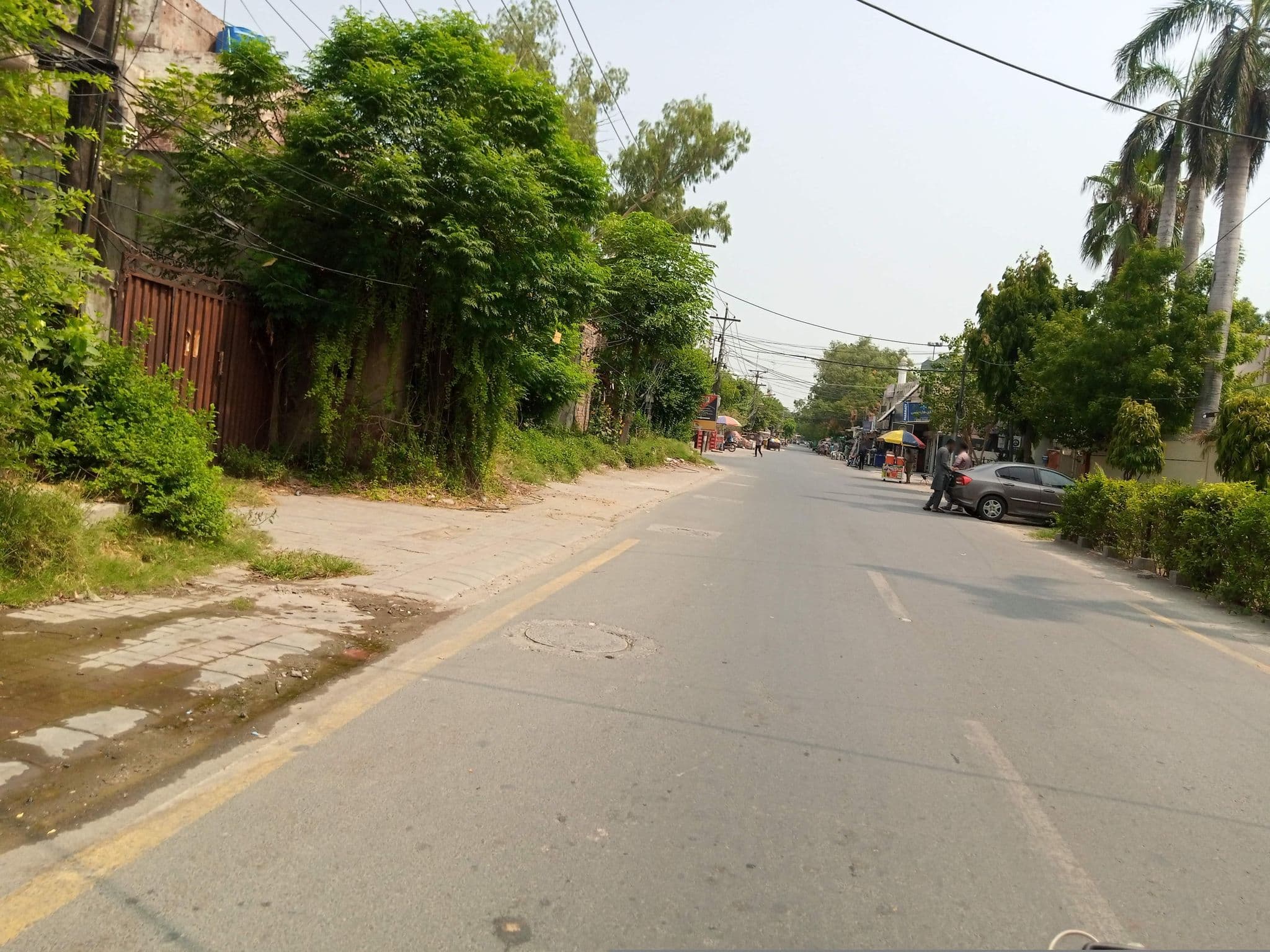 Street view near Safari Hotel, Model Town — © awais123 (CC BY-SA · Mapillary)