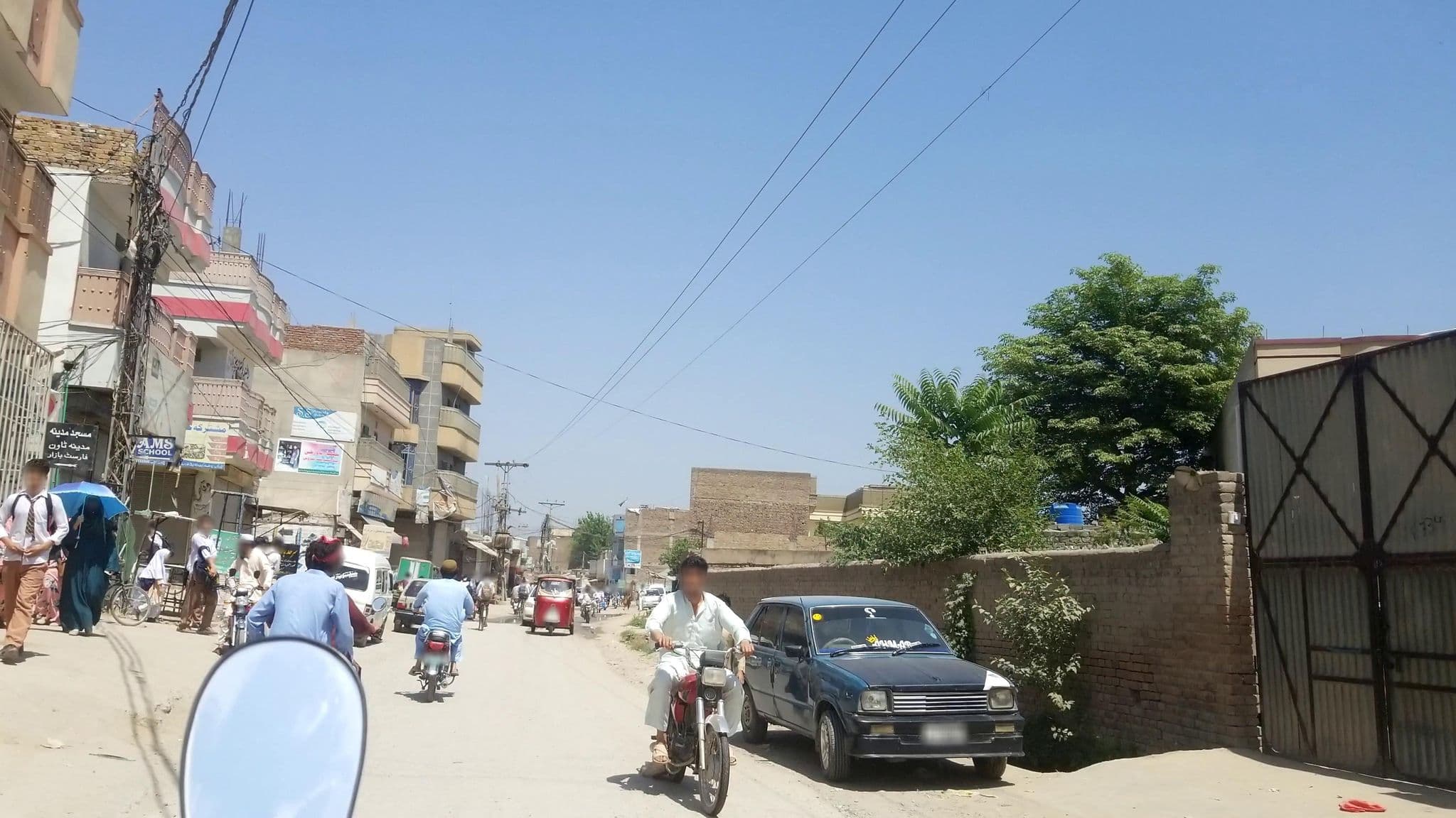 Street view near Ansari Hostel, Peshawar — © RobinGoix (CC BY-SA · Mapillary)