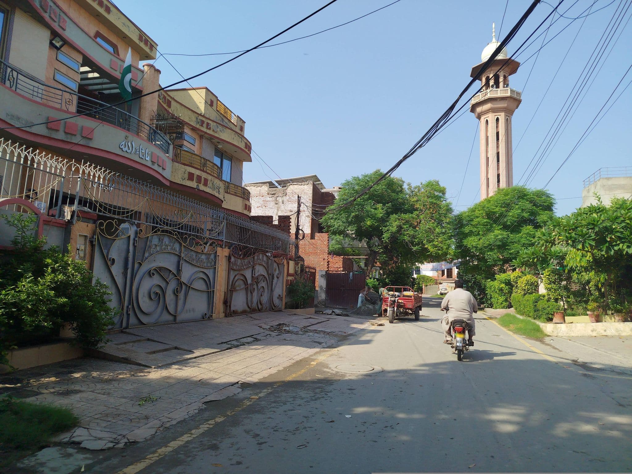 Street view near Taya G, Lahore — © hamzajutt (CC BY-SA · Mapillary)
