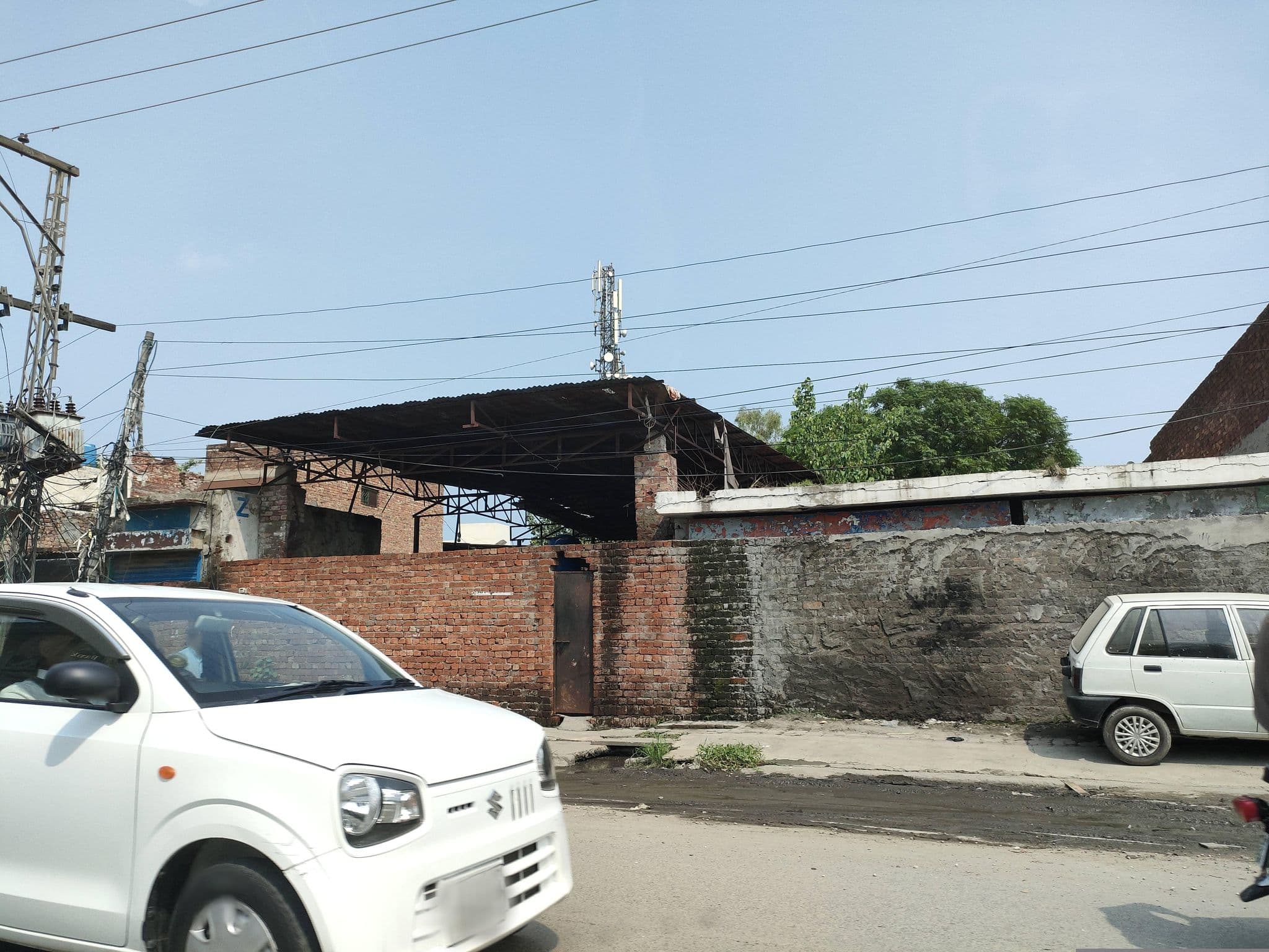 Street view near saleem home, Model Town — © Muhammad_Haris (CC BY-SA · Mapillary)