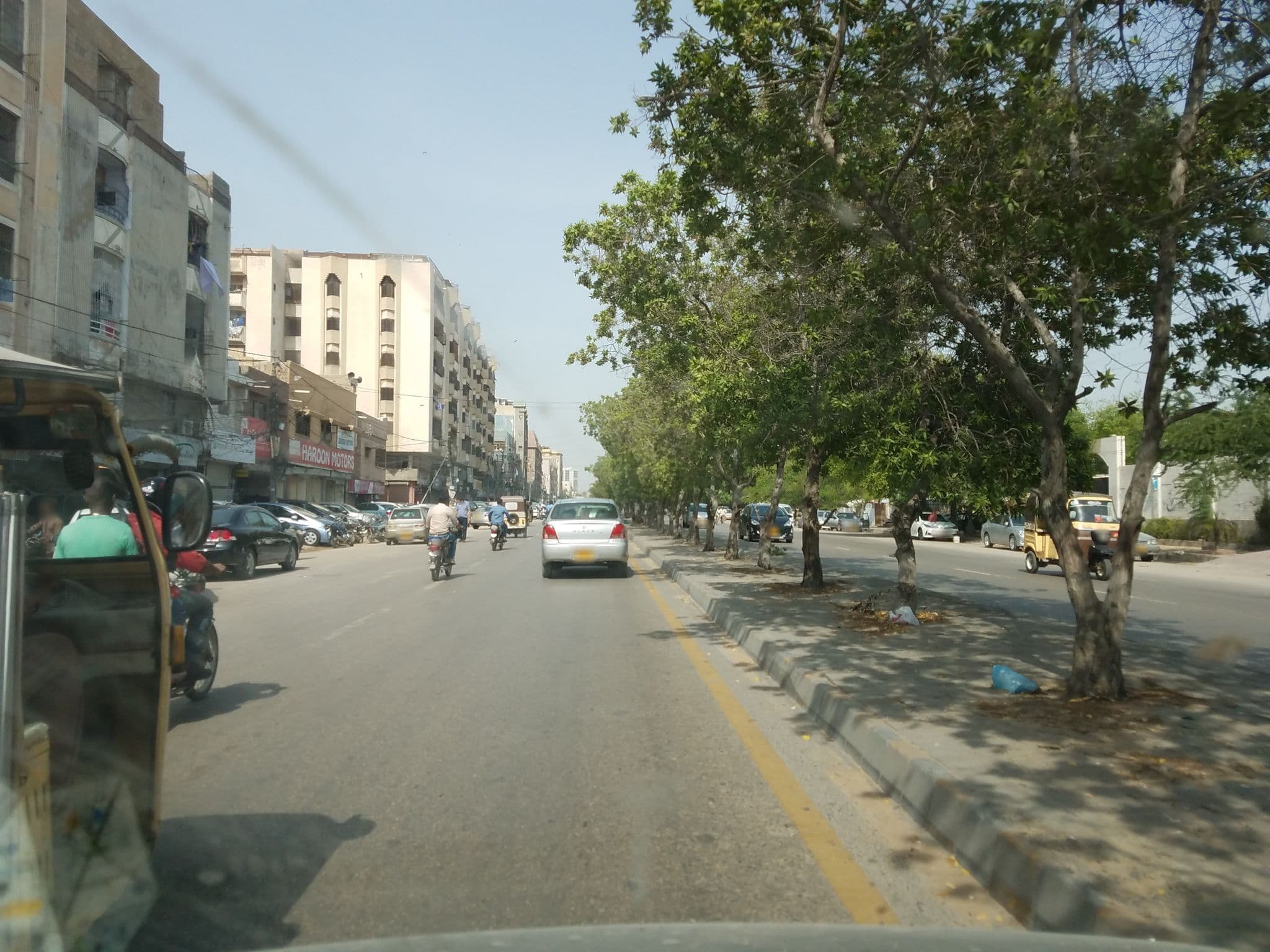Street view near Qadirz, Pakistan Employees Cooperative Housing Society